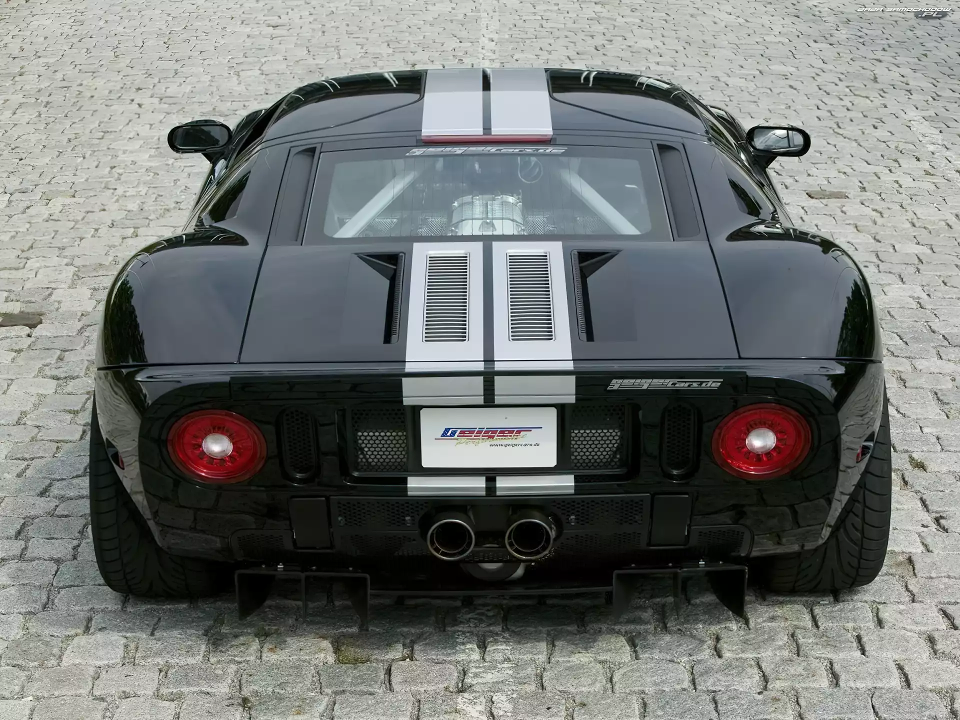 Ford GT, Pokrywa, Pasy, Silnika