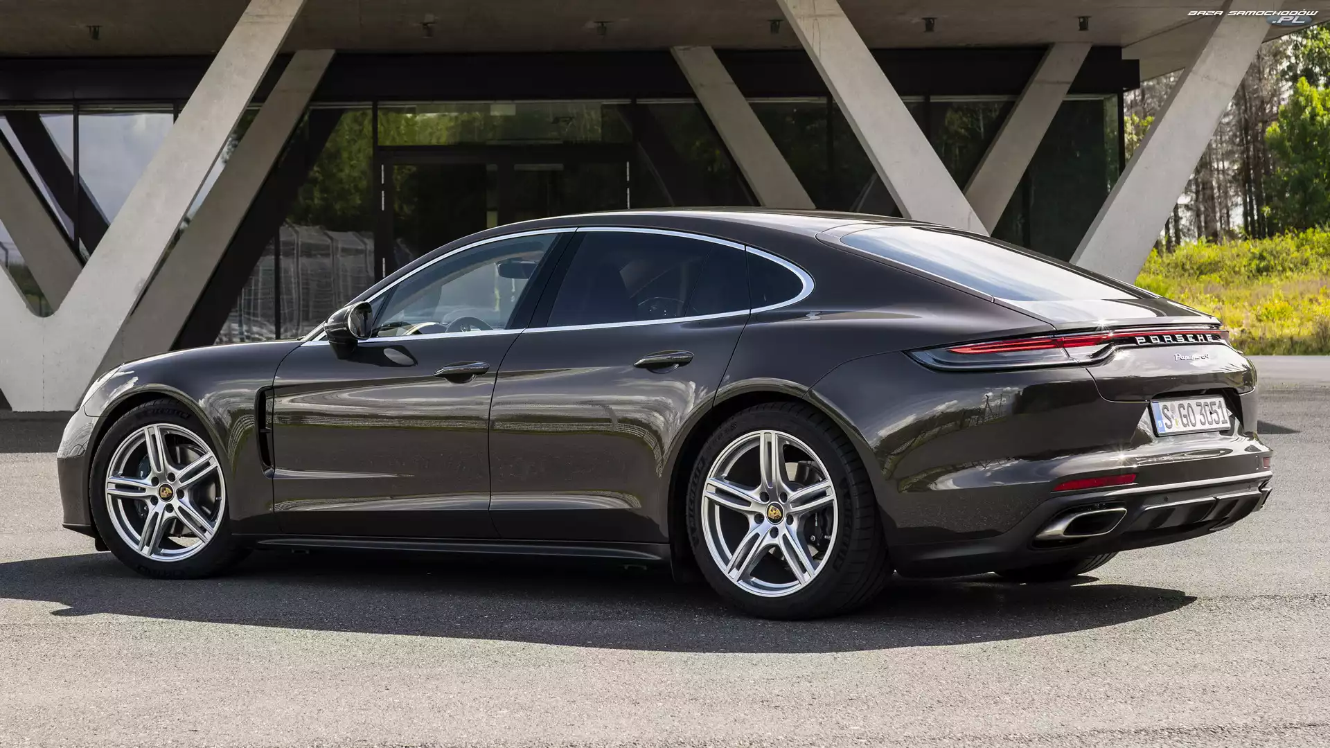 Czarne, Porsche Panamera