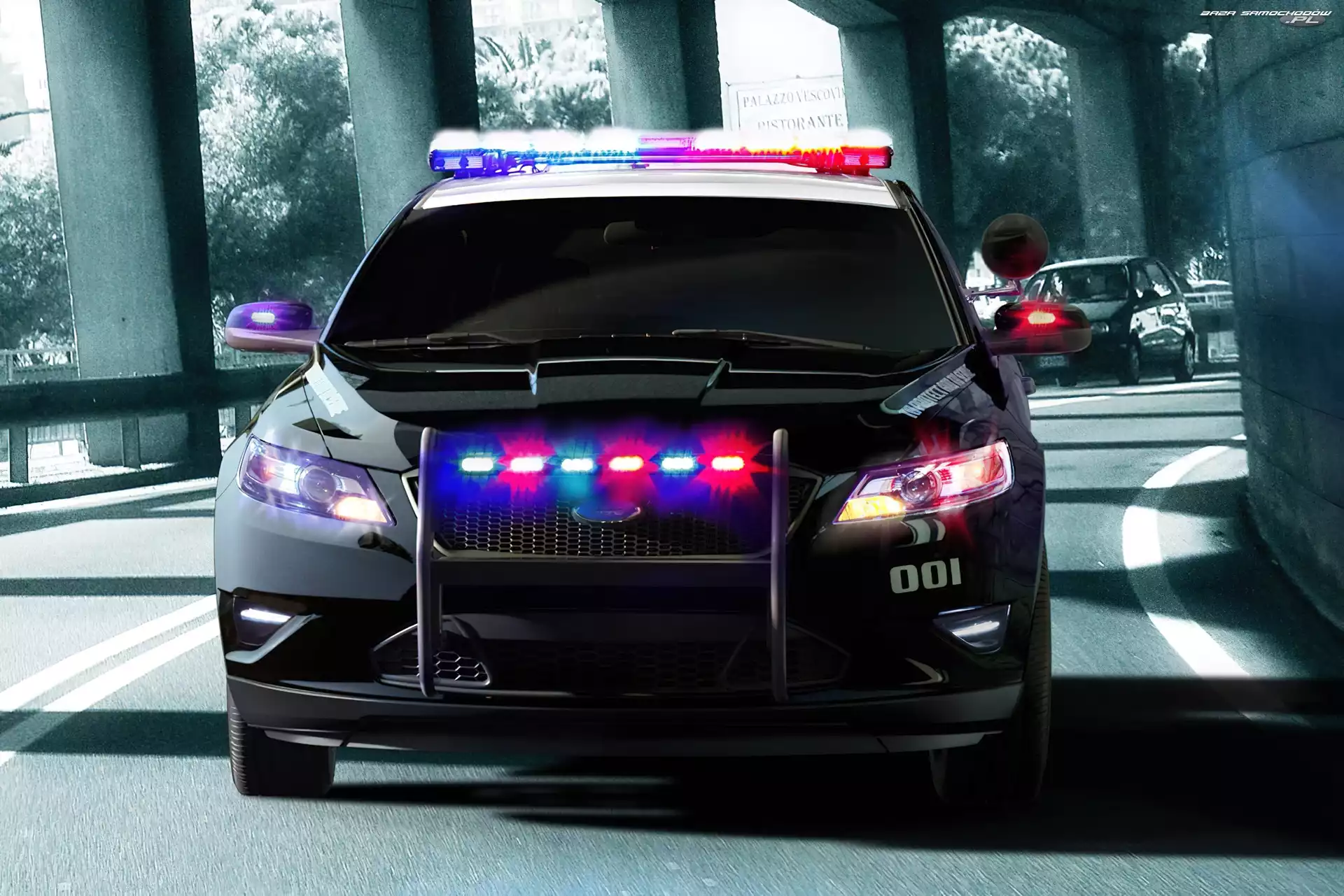 Pościg, Ford Taurus, Radiowóz