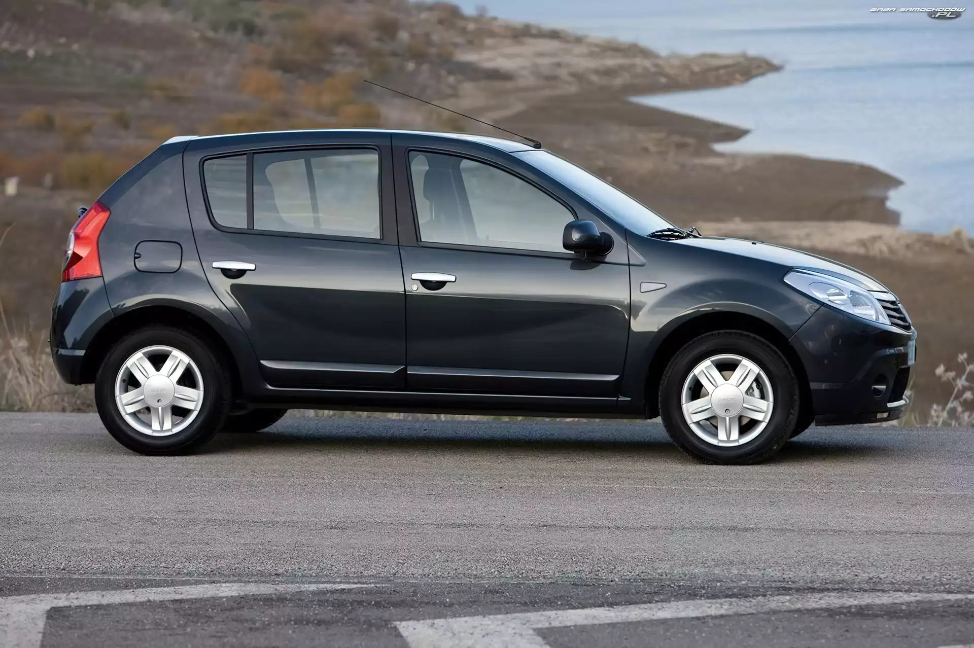 Profil, Dacia Sandero, Prawy