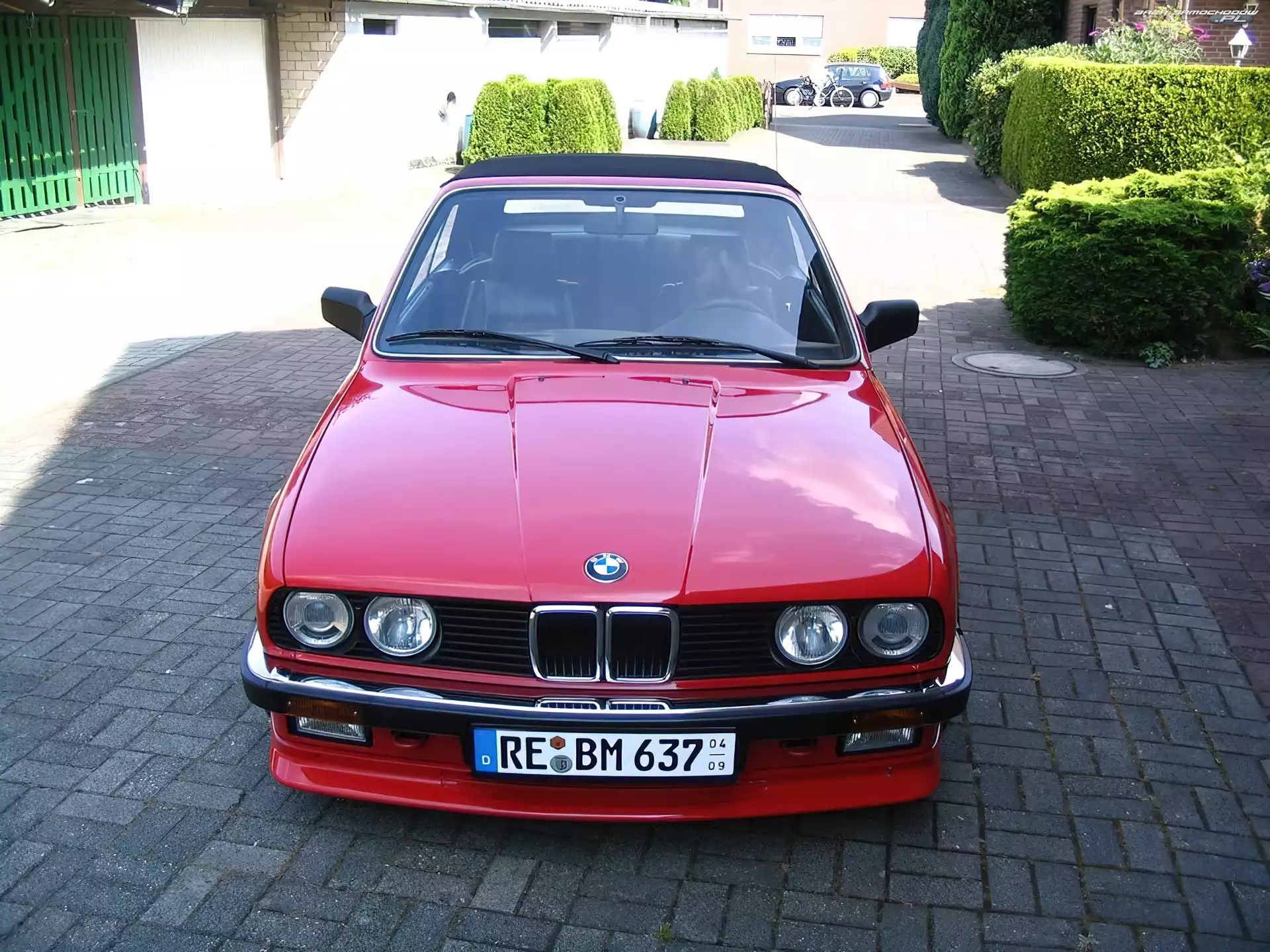 E30, przód, czerwona