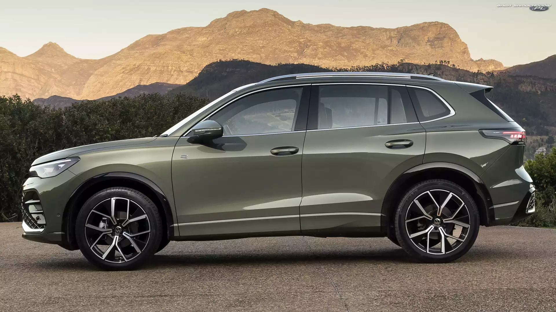 Bok, Volkswagen Tiguan, R