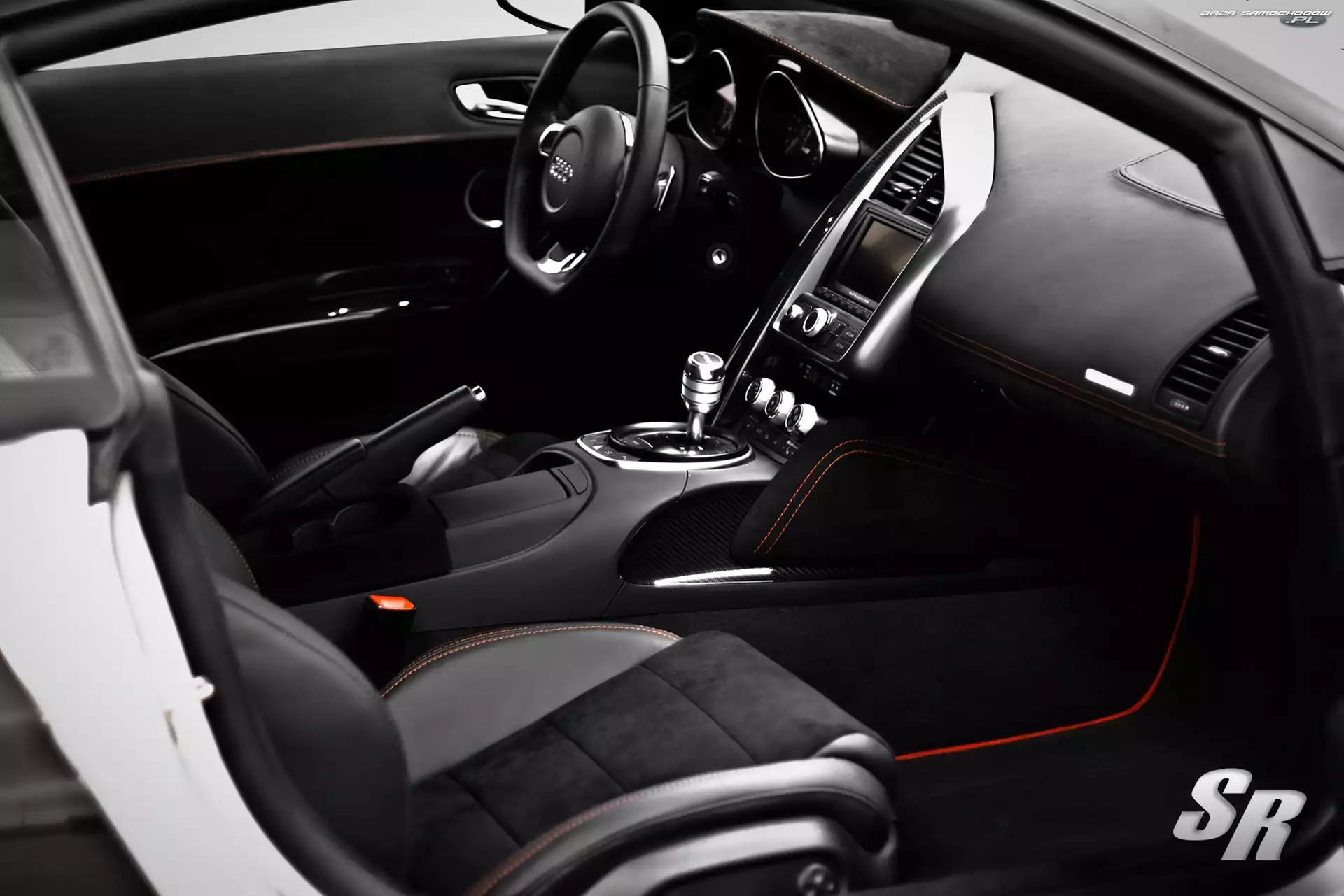 Alcantara, Audi R8