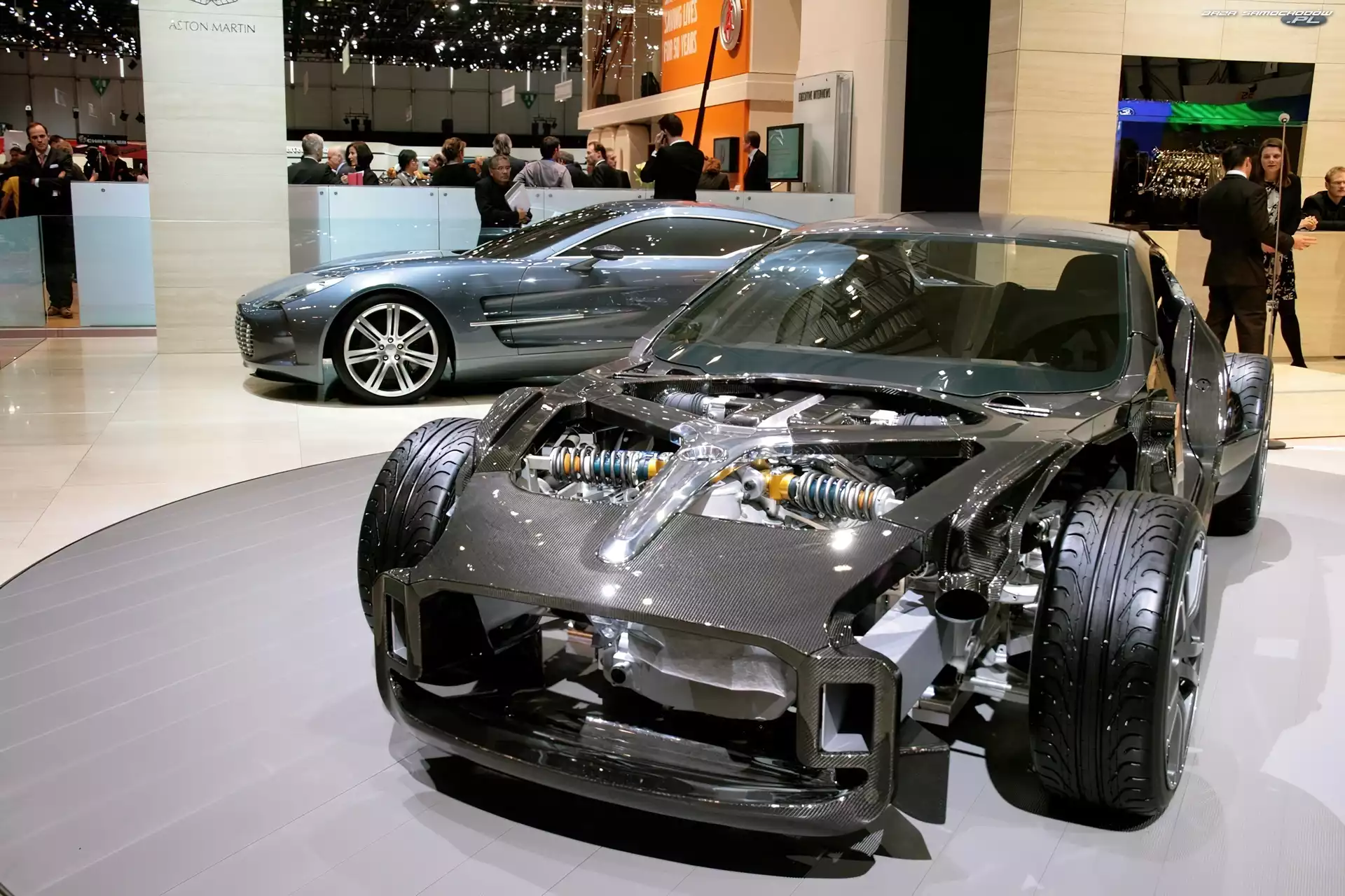 Rama, Aston Martin One-77, Przekrój