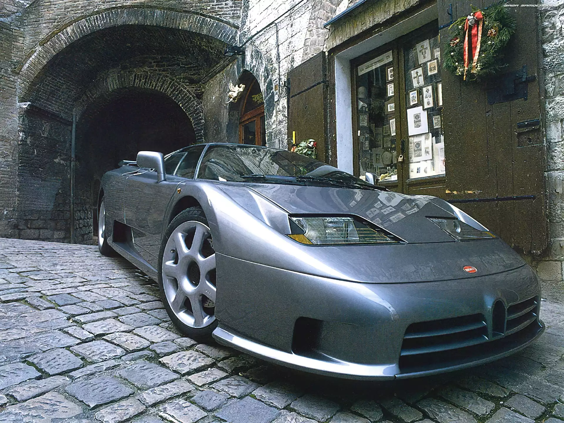 Reflektory, Bugatti EB 110, Maska
