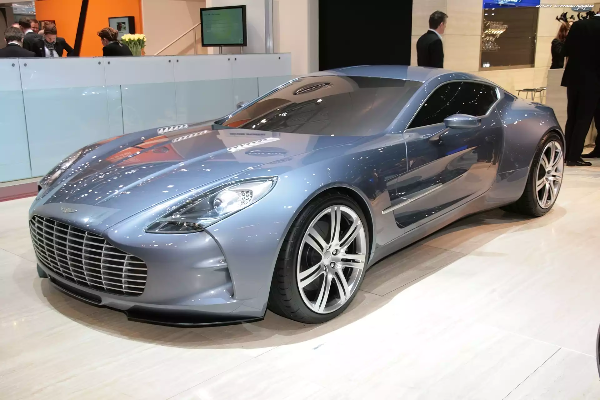 Reflektory, Aston Martin One-77, Ksenony