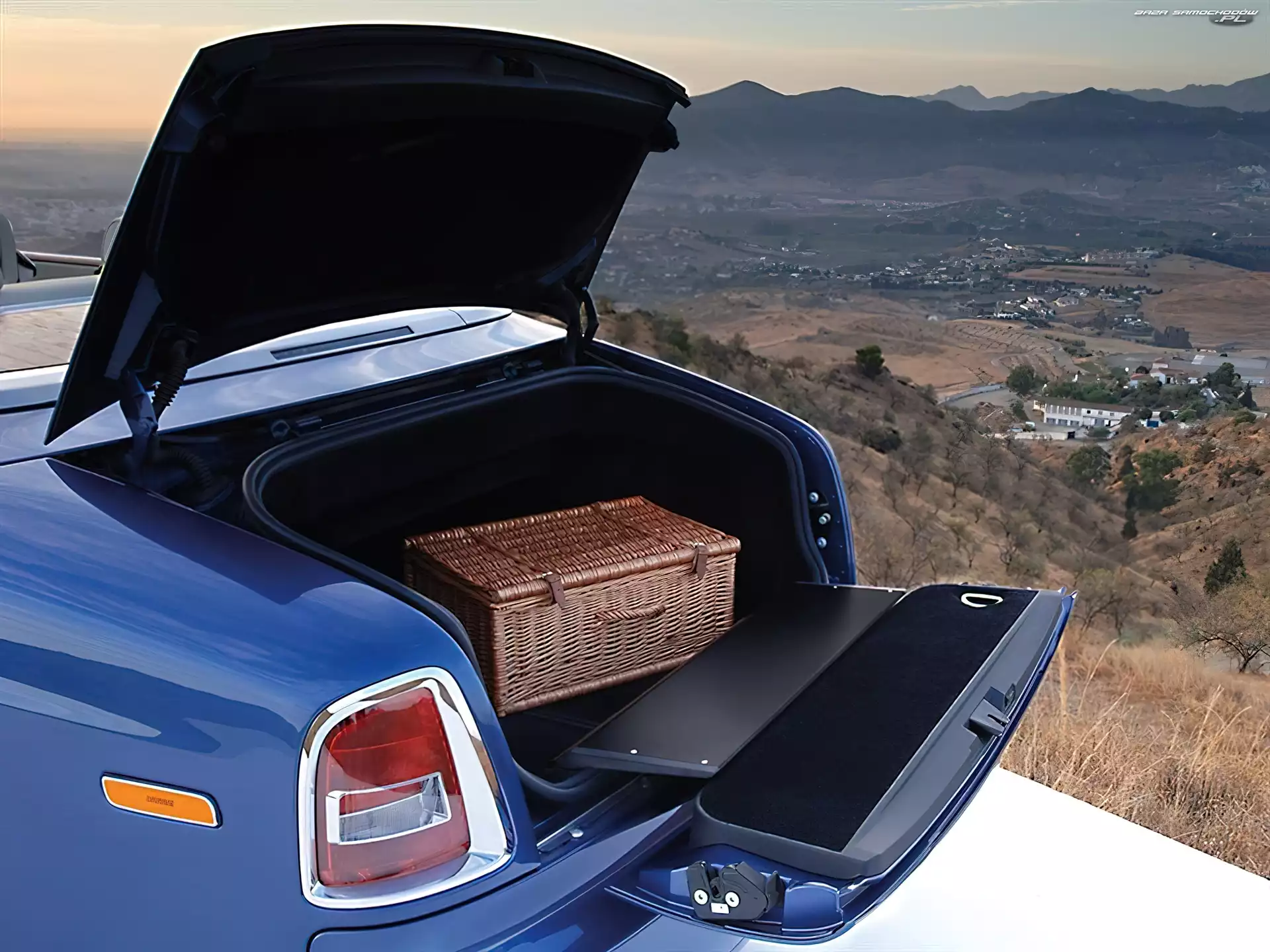 Rolls Royce Drophead Coupe, Bagażnik