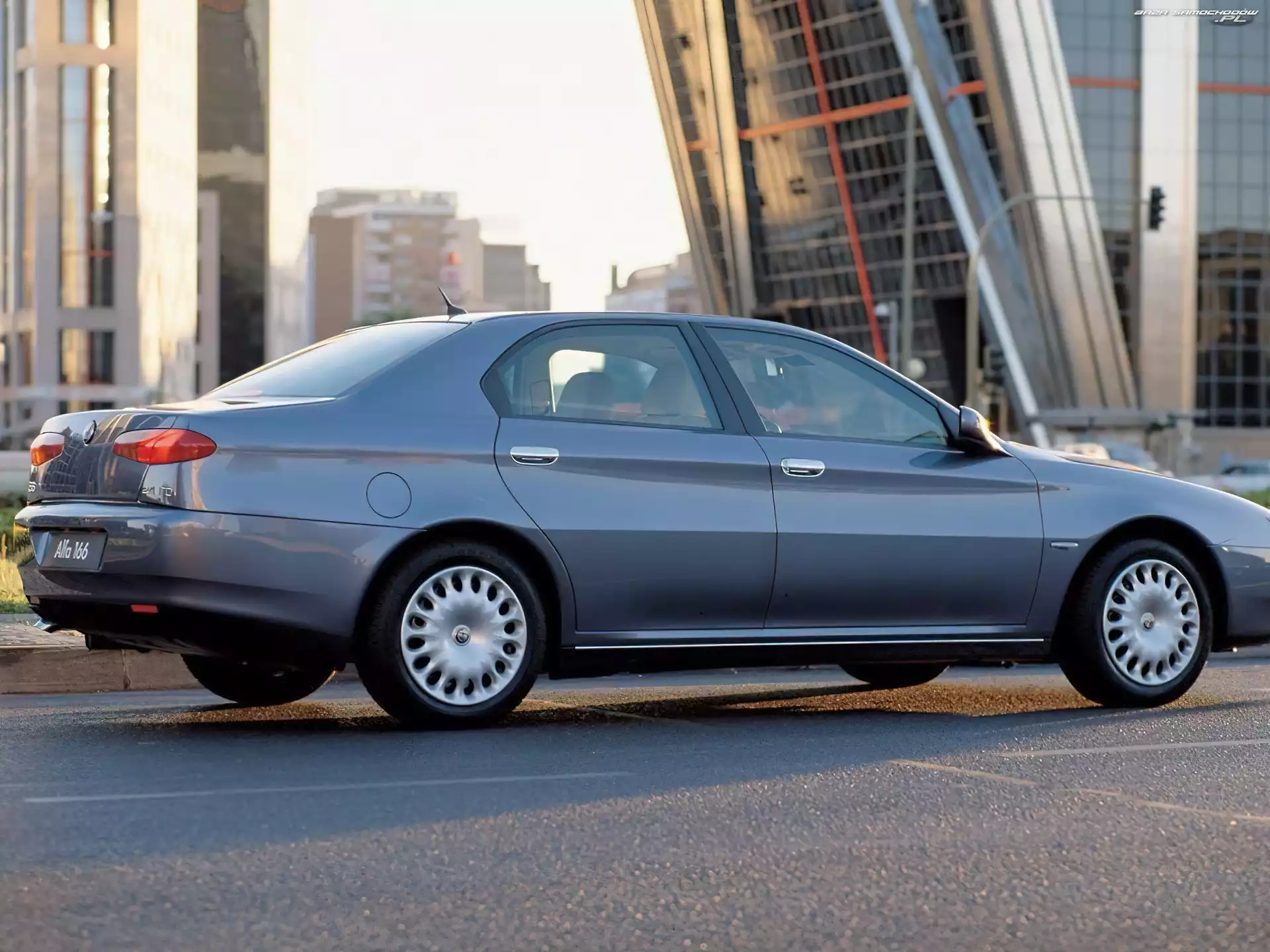 Alfa Romeo 166