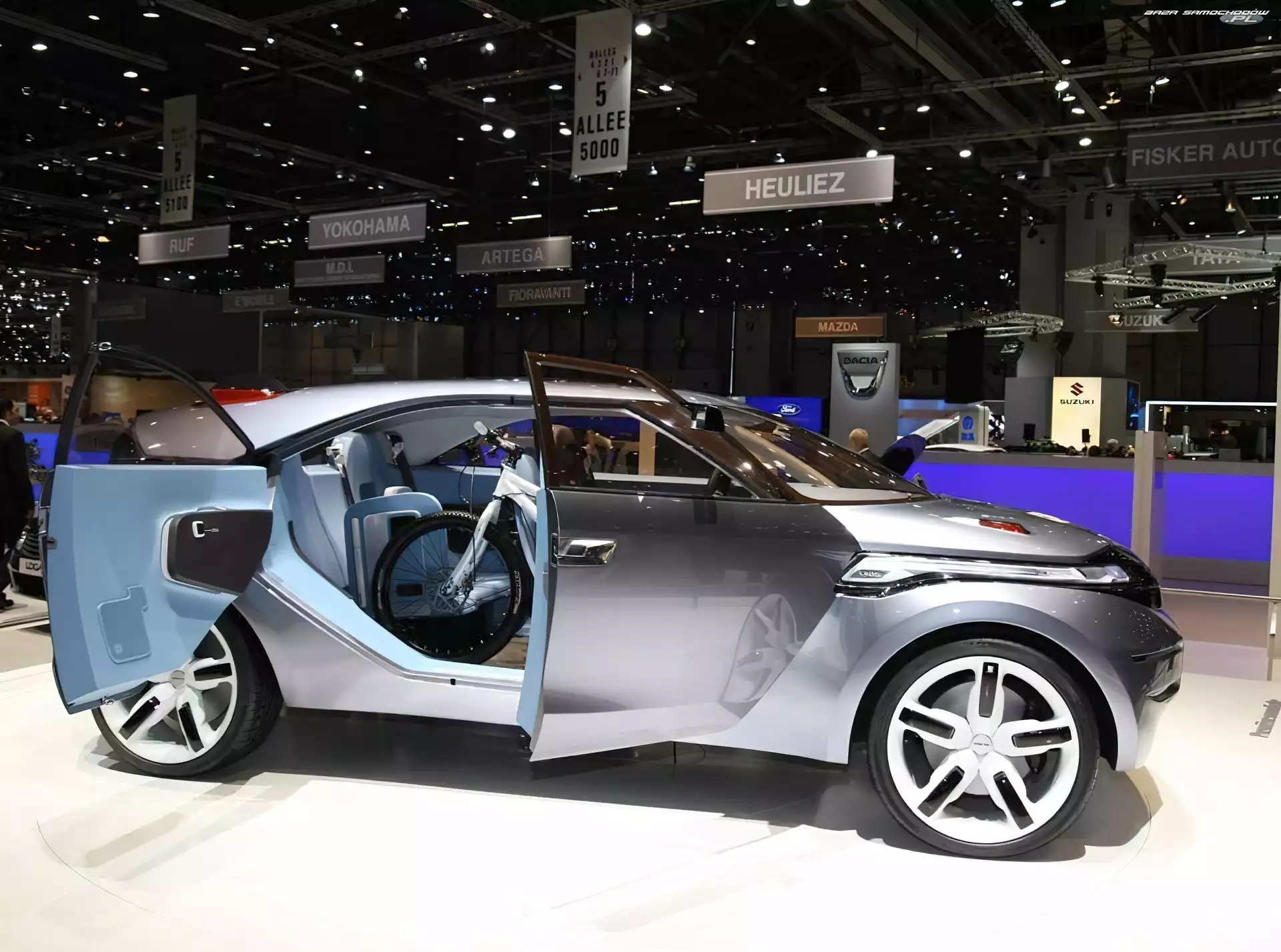 Rower, Środku, Dacia Duster, W