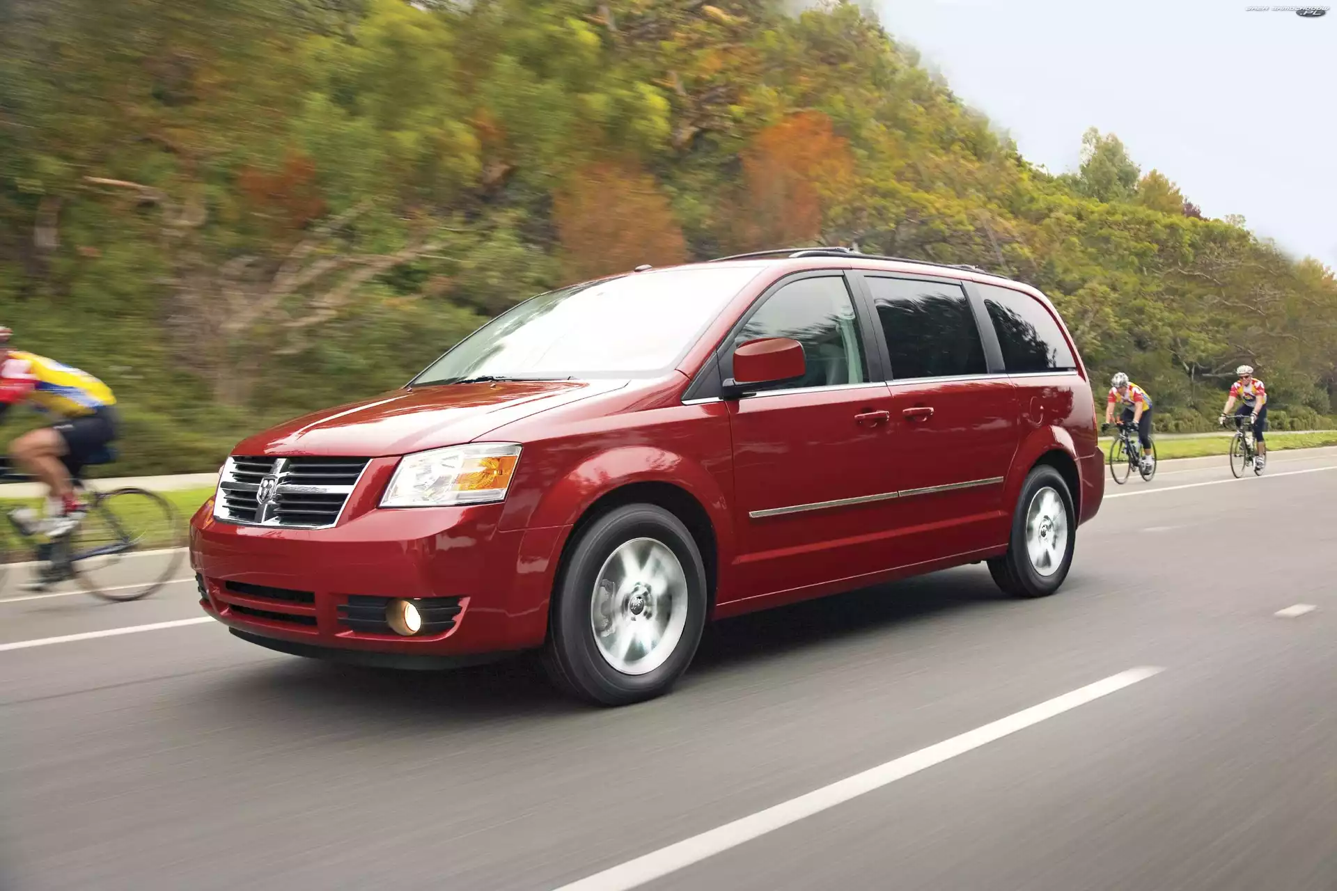Rowerzyści, Dodge Caravan, Droga