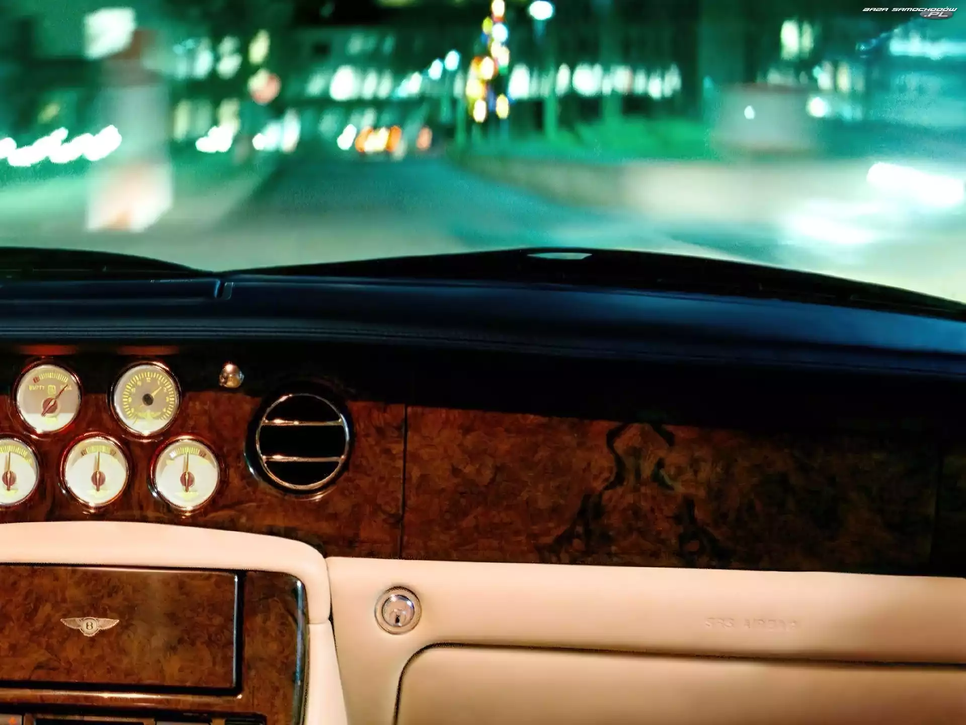 Rozdzielcza, Bentley Arnage, Deska
