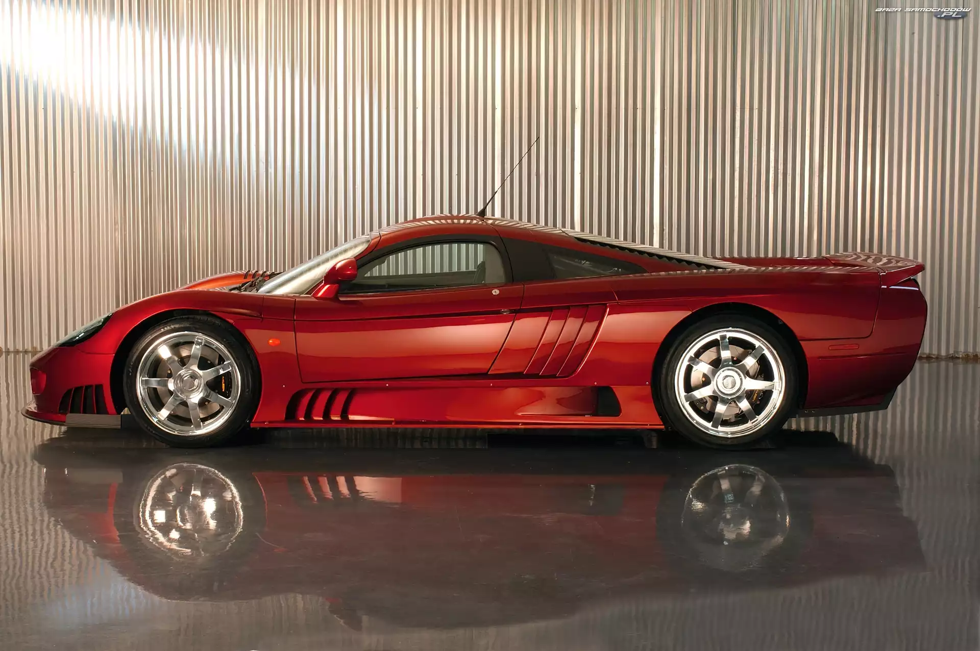 Saleen S7, Lewa, Strona