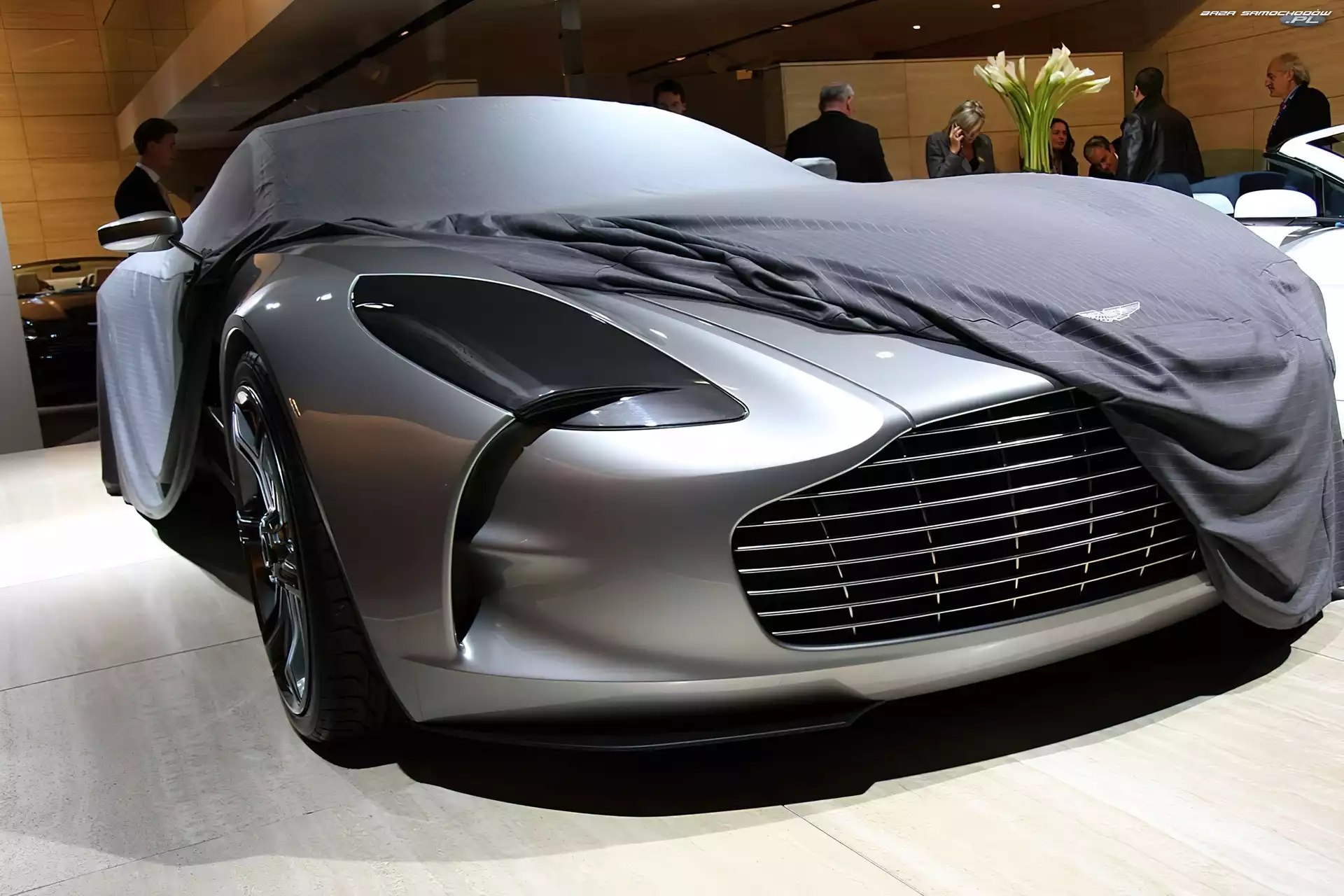 Salon, Aston Martin One-77, Wystawa