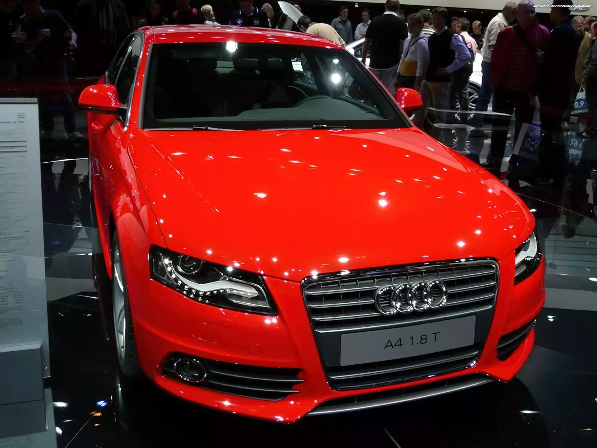 Salon, Audi A4 B8, Prezentacja