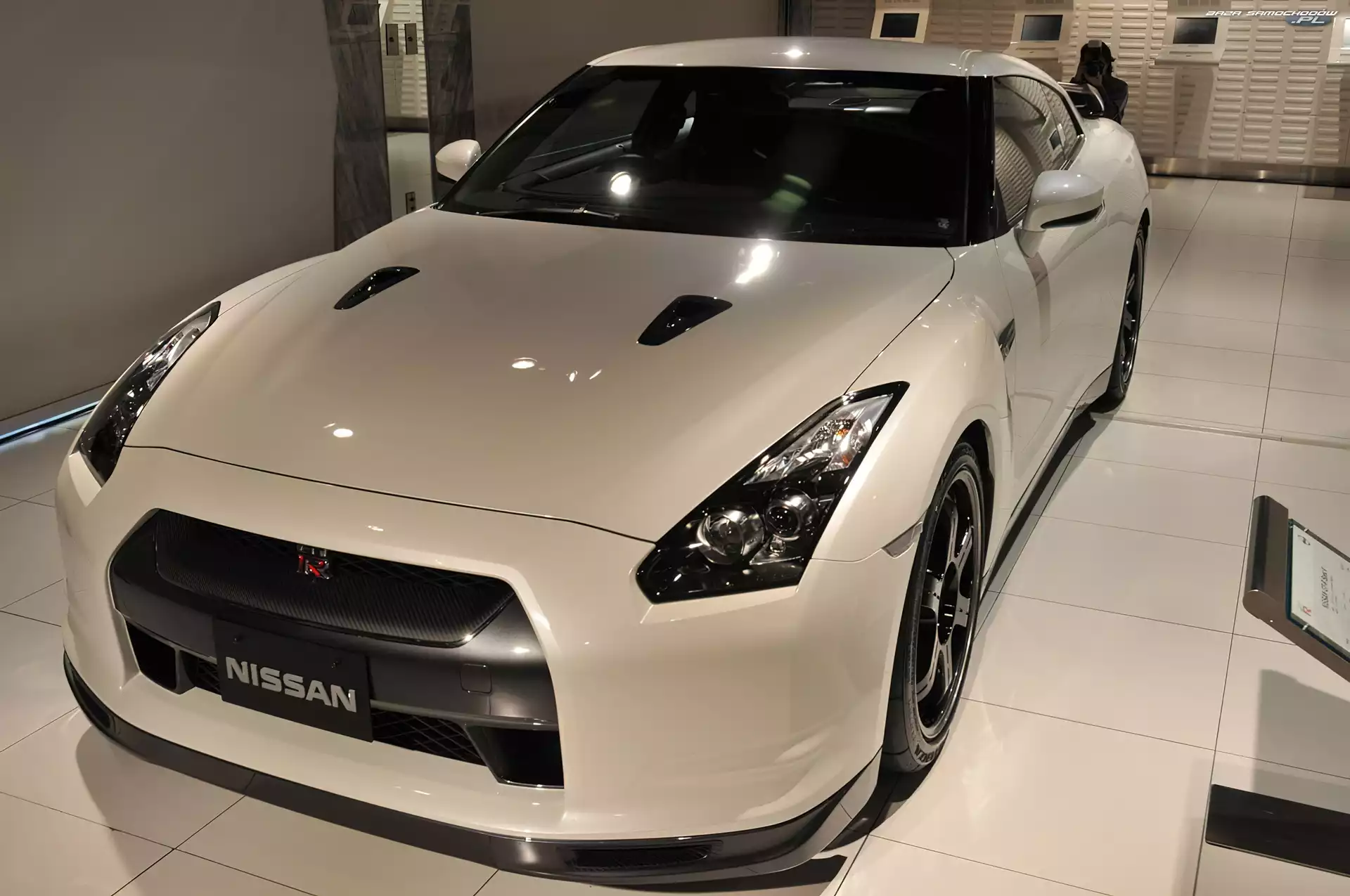 Salon, Biały, Nissan GT-R