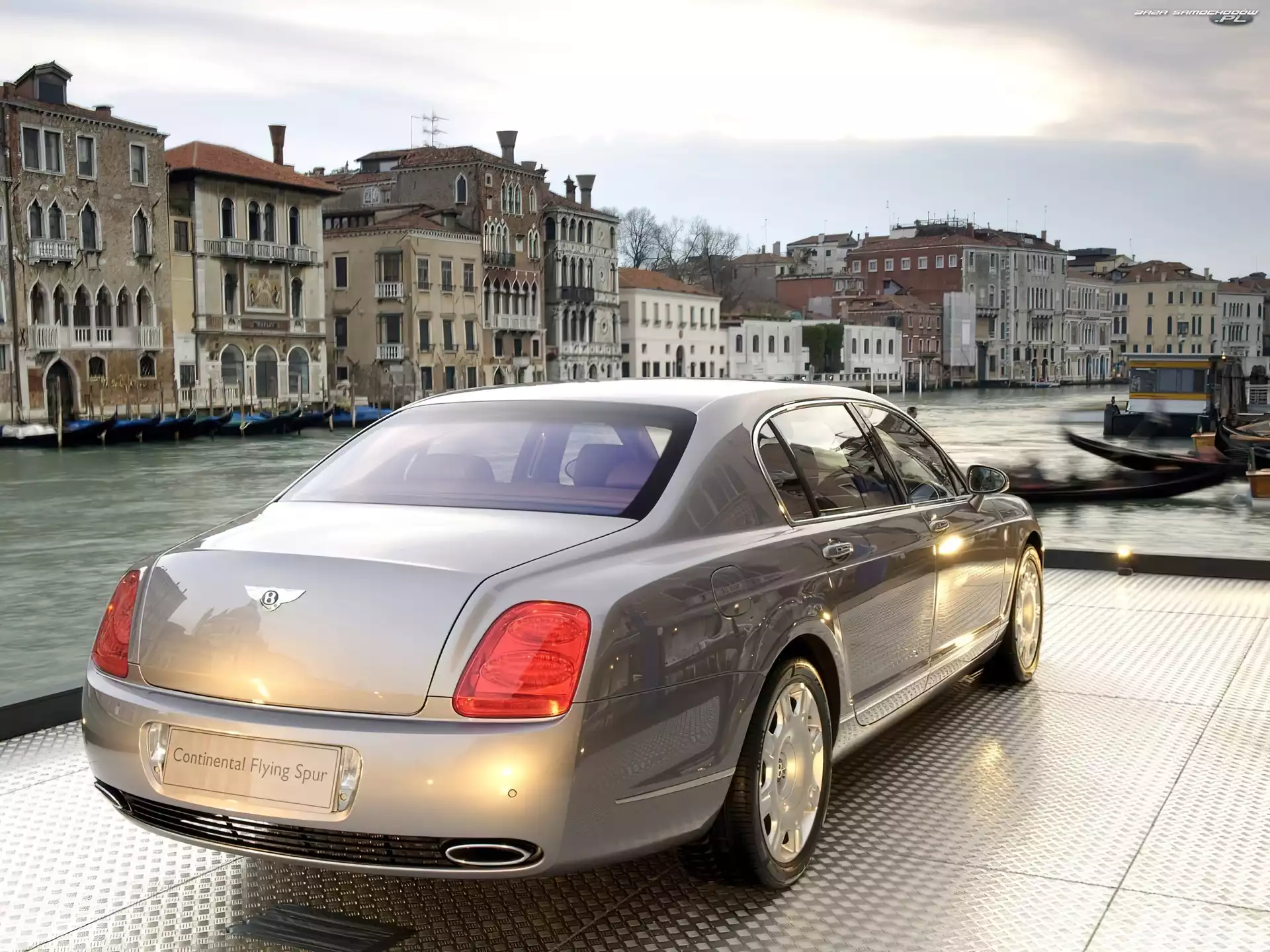 Samochód, Bentley Continental Flying Spur, Prestiżowy