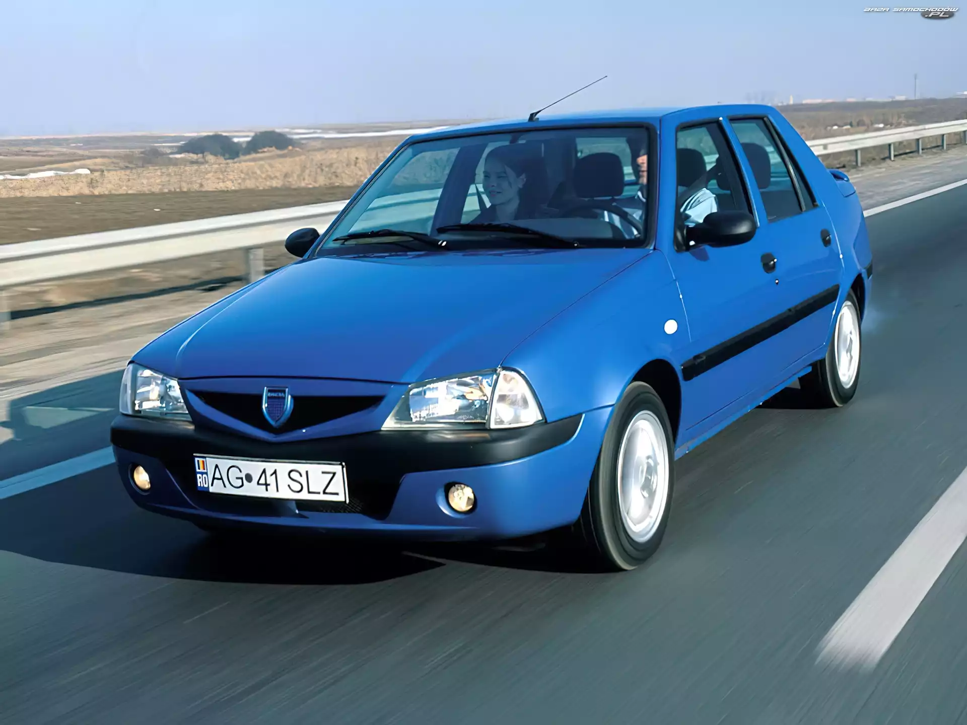 Sedan, Niebieska, Dacia Solenza