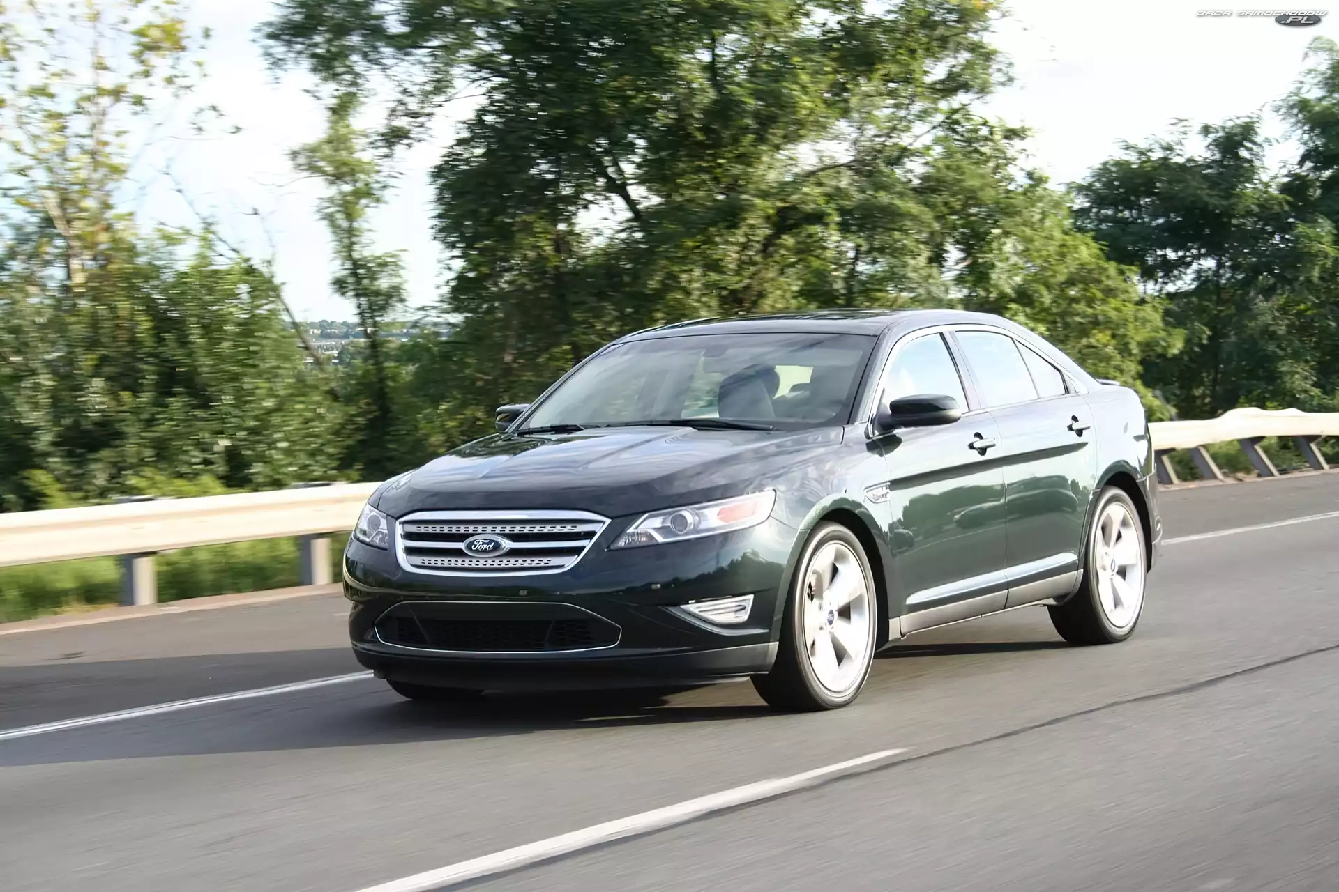 Sedan, Zielony, Ford Taurus