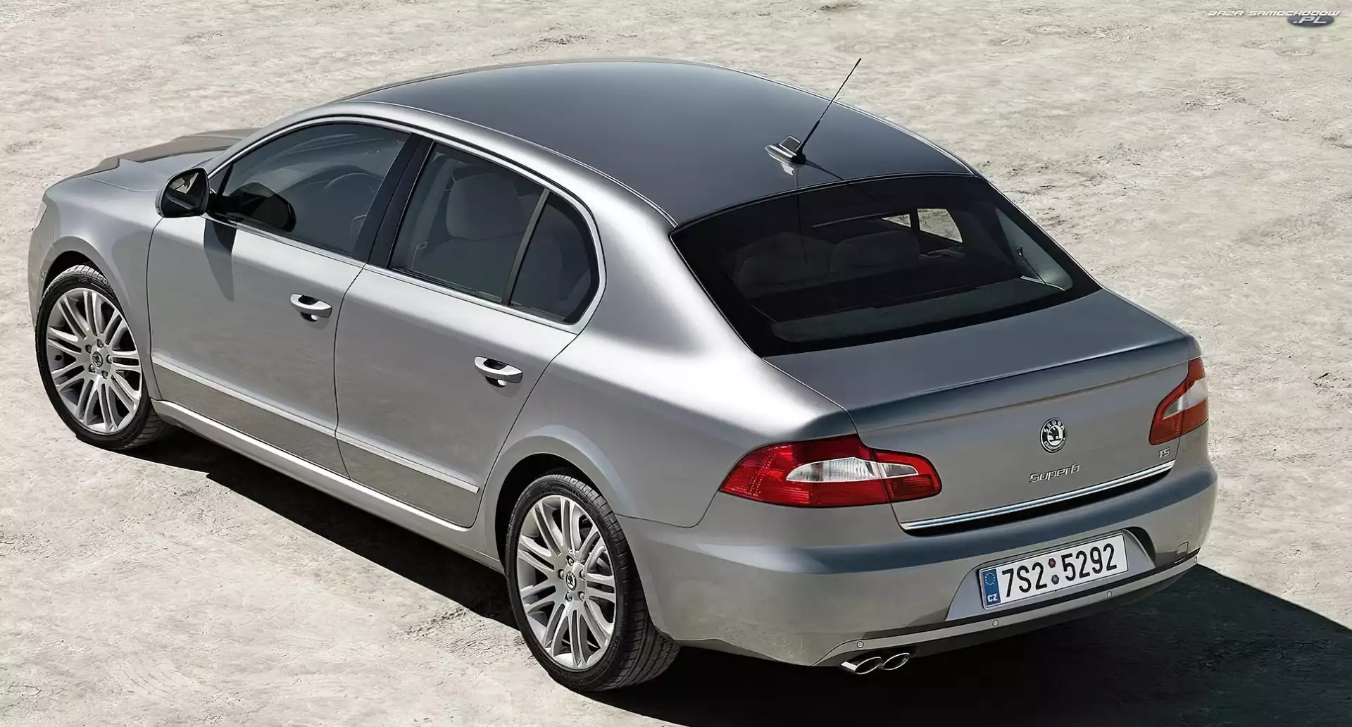 Sedan, Srebrny, Skoda Superb