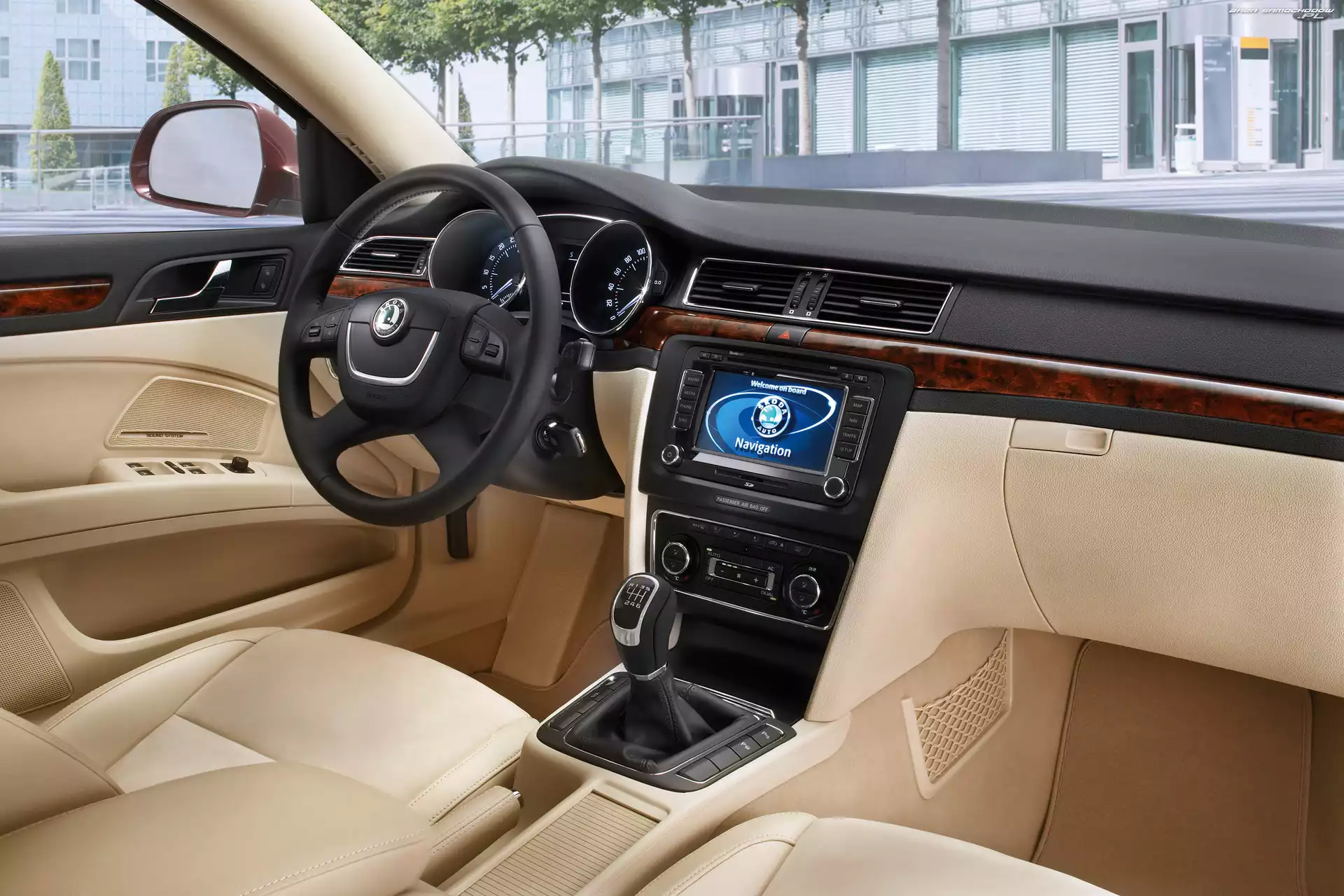 Skoda Superb, skóry, Nawigacja, Jasne