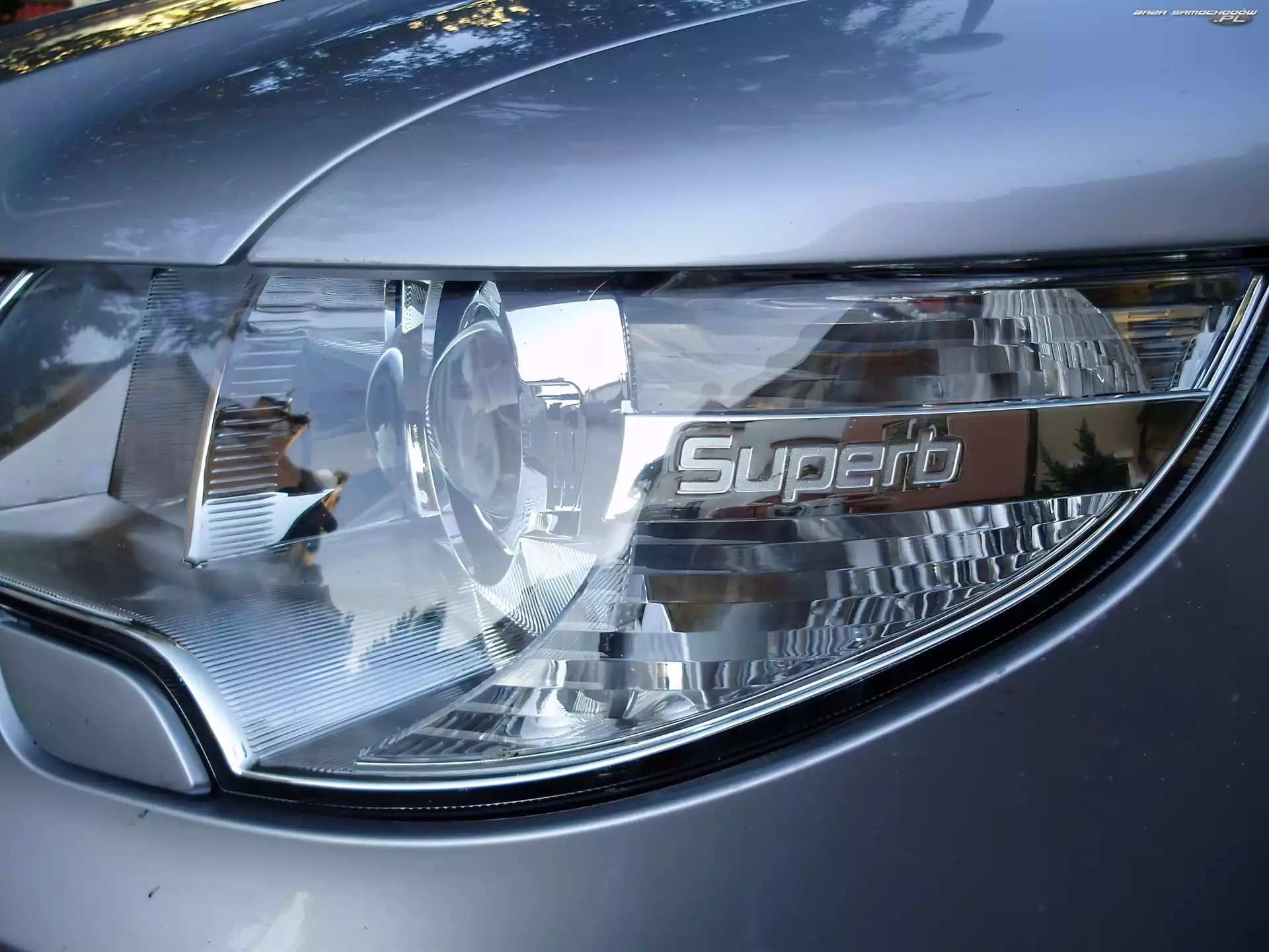 Skoda Superb, Przód, Reflektor
