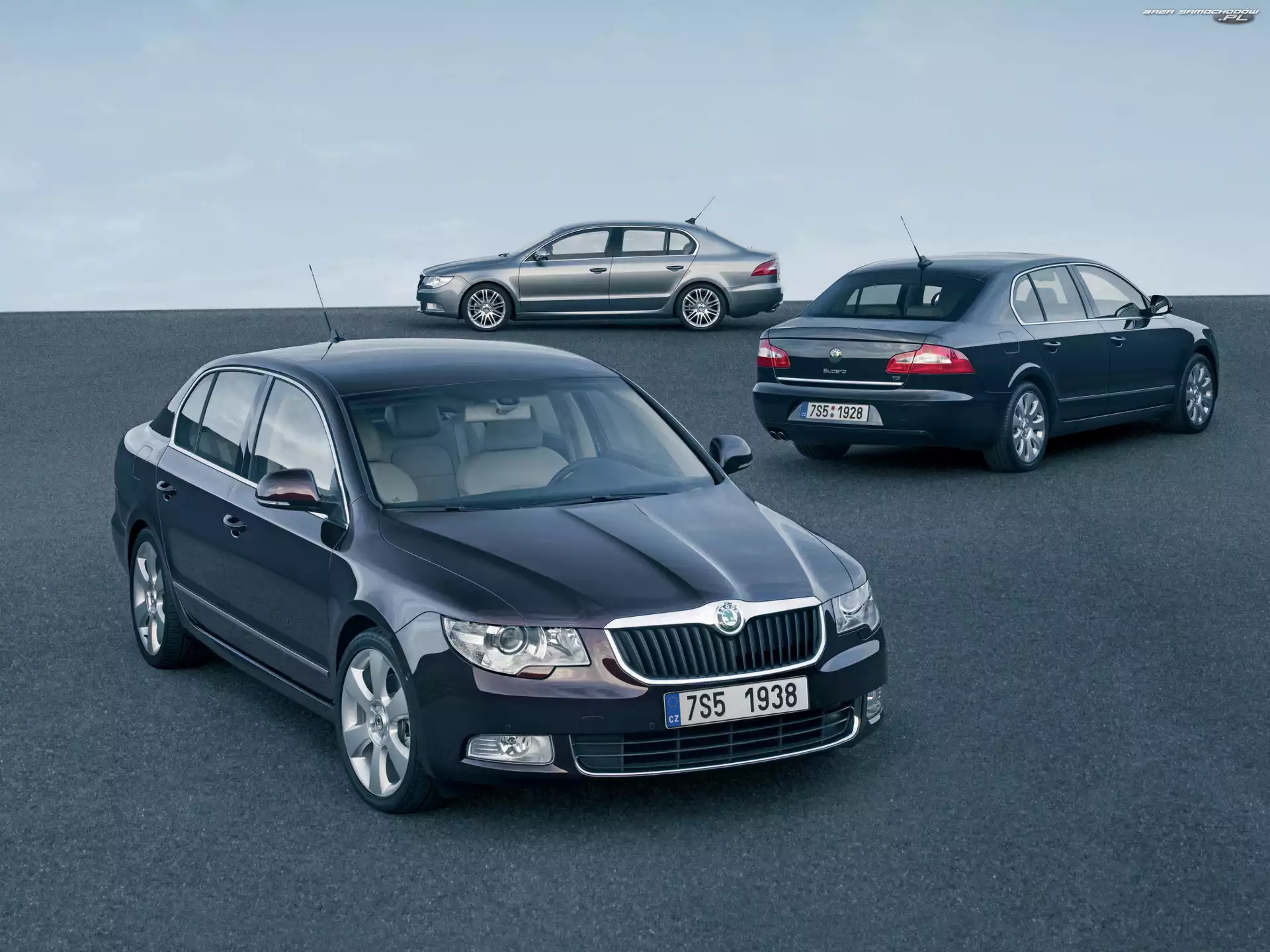 Skoda Superb, Trzy, Samochody