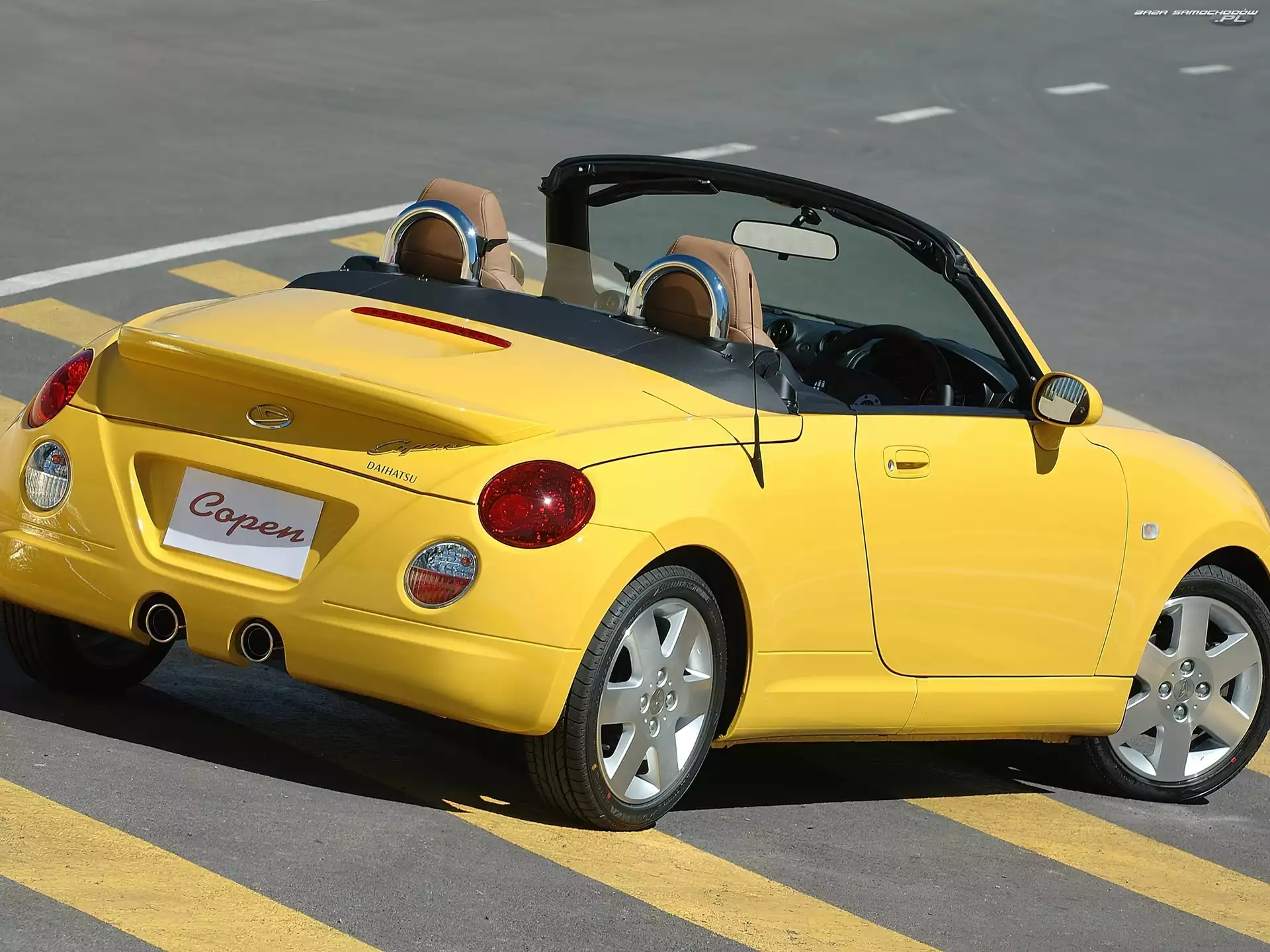 Skóry, Daihatsu Copen, Brązowe
