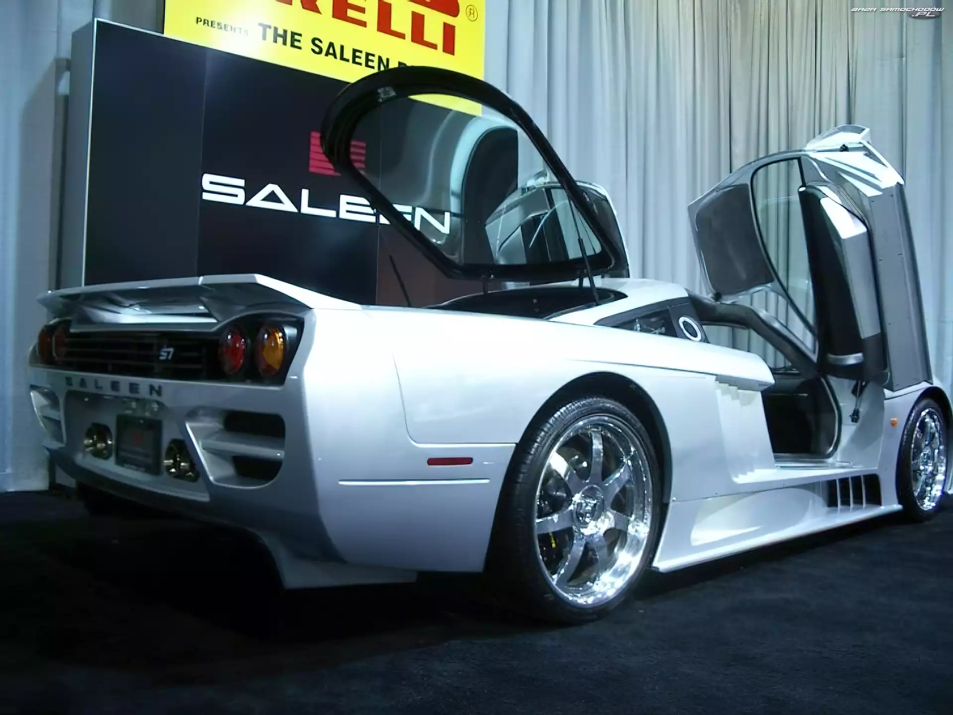 Saleen S7, Spojler, Klapa, Otwarta