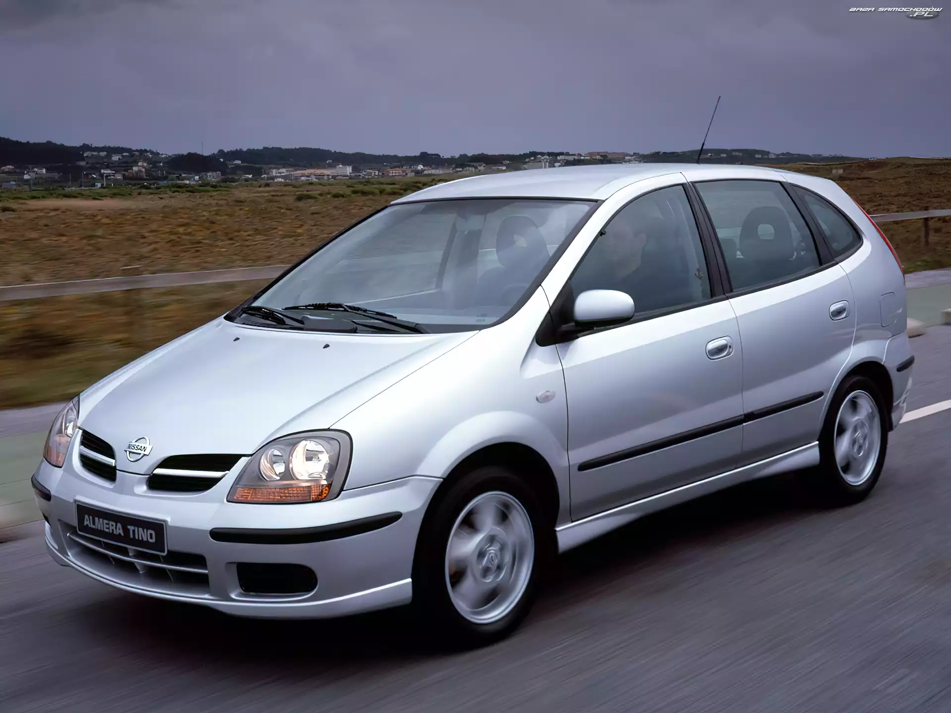 Nissan Almera Tino, Srebrny