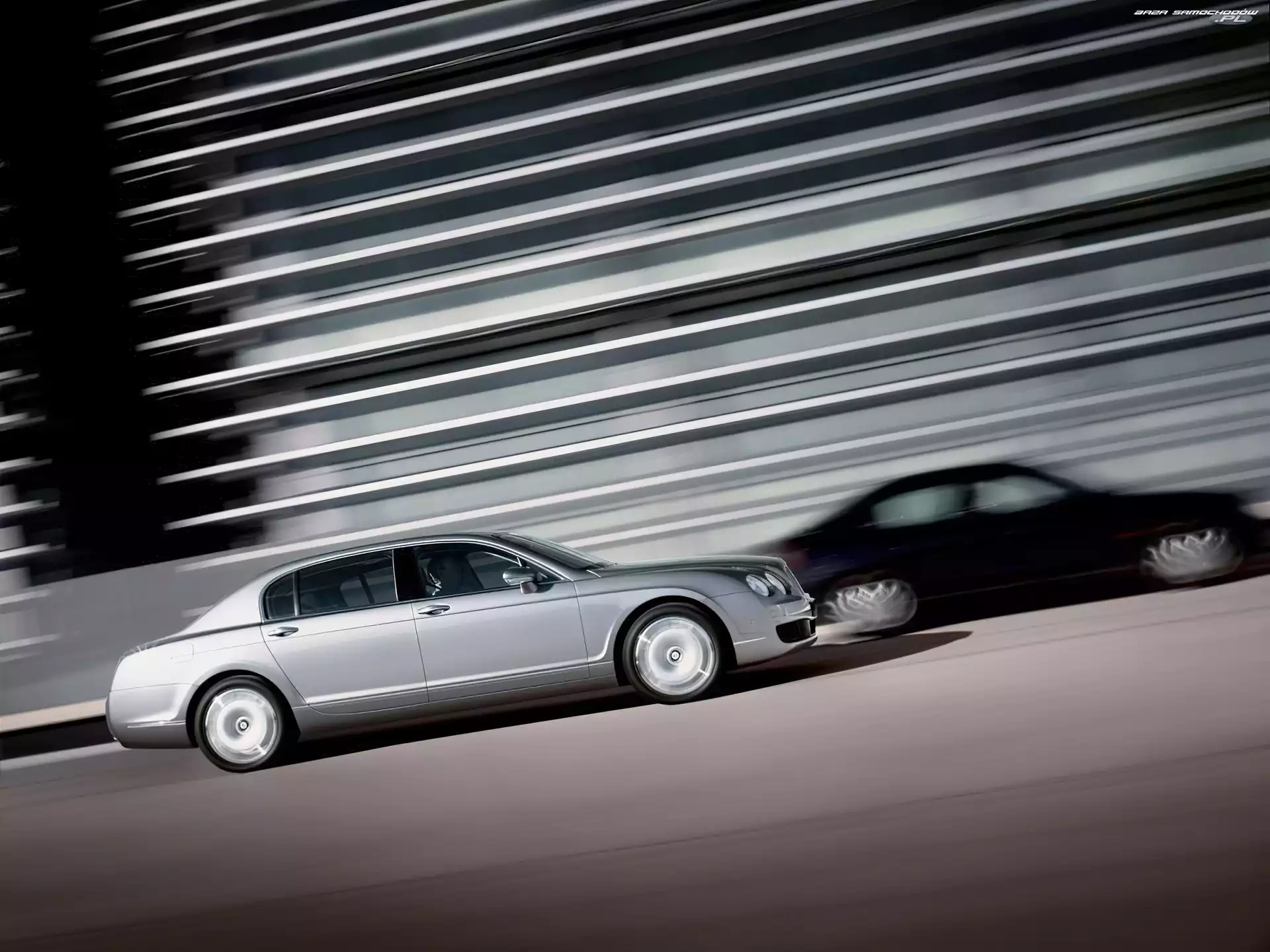 Bentley Continental Flying Spur, Srebrny