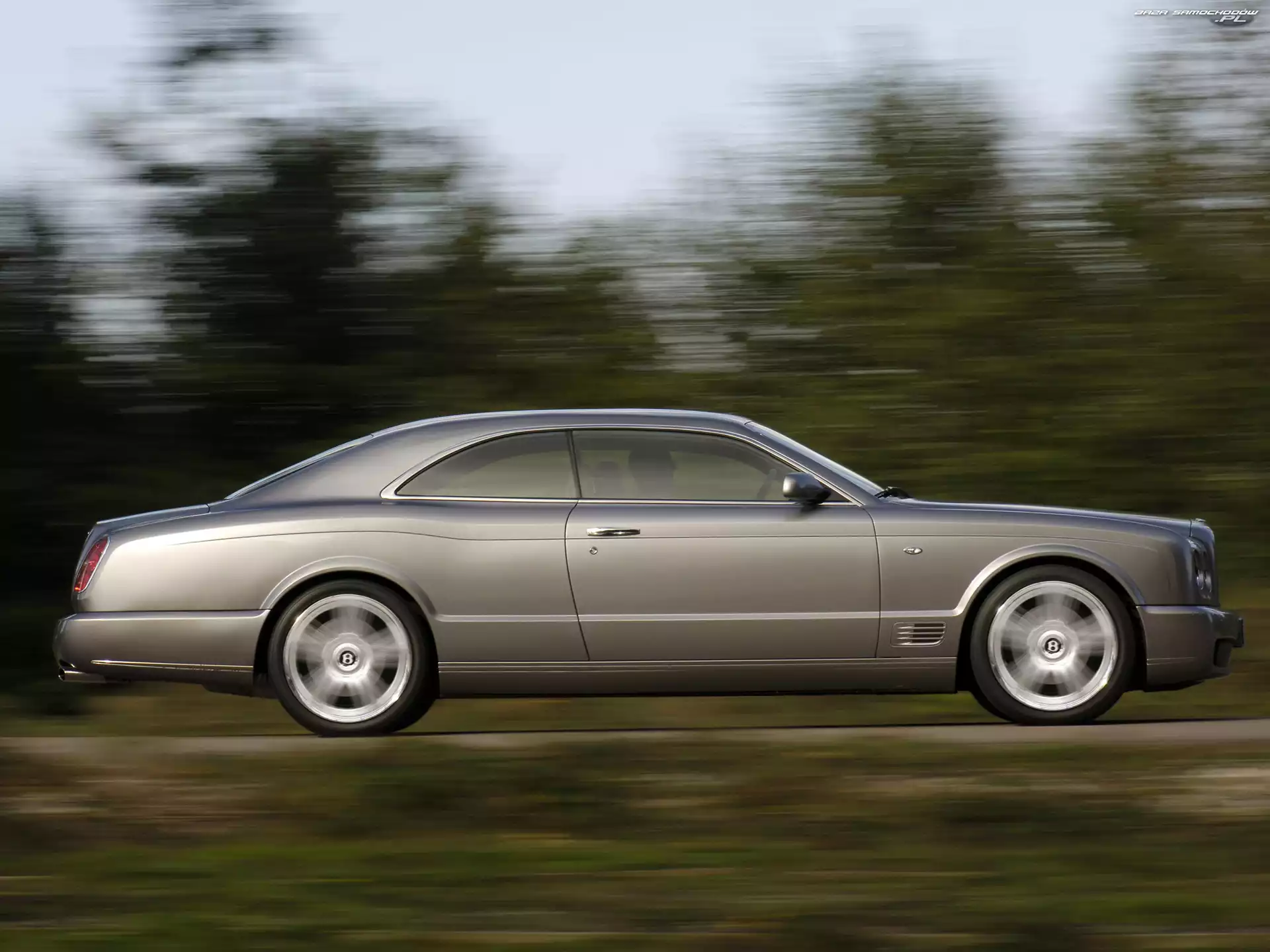 Strona, Bentley Brooklands, Prawa