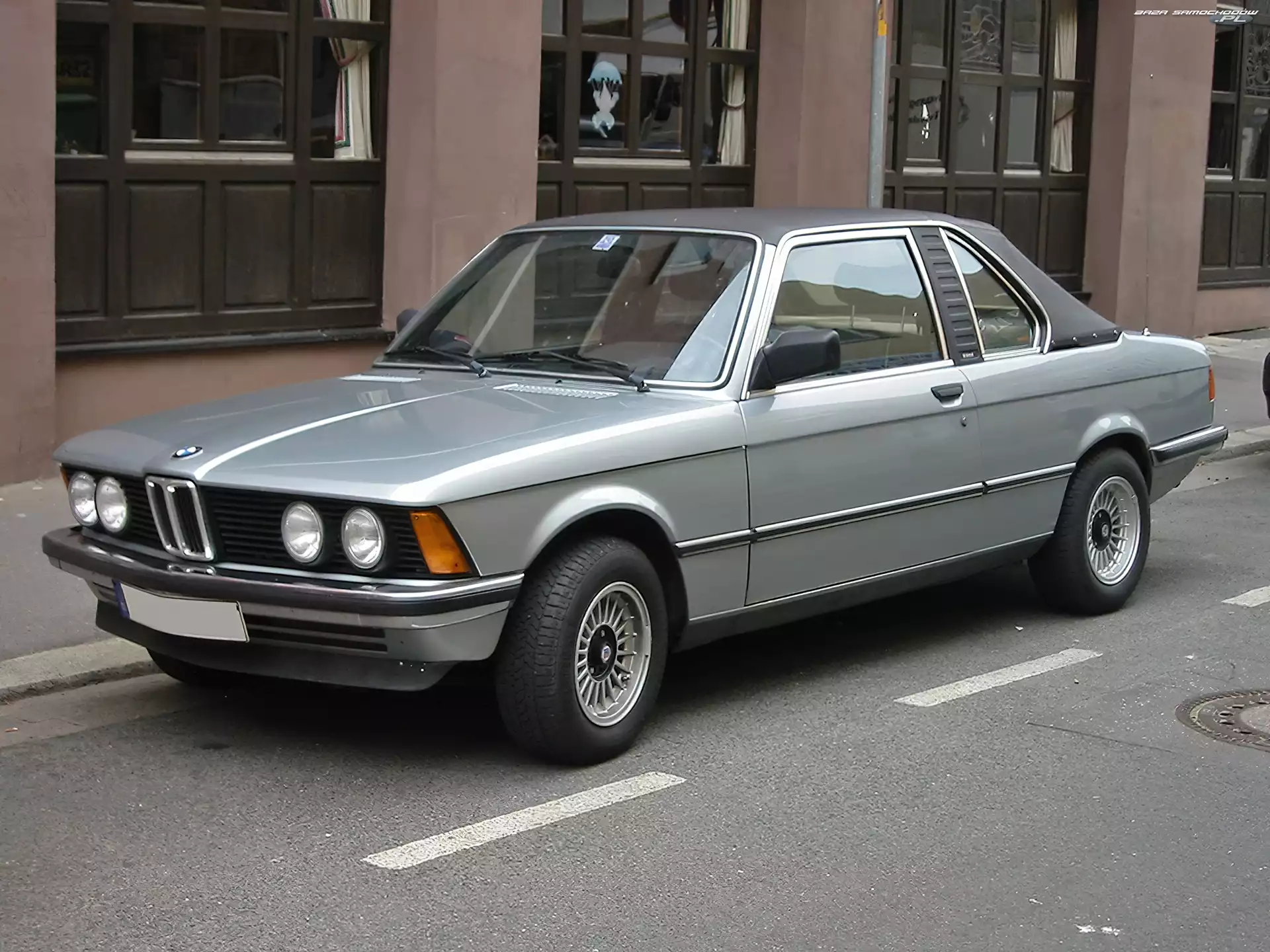 E21, szare