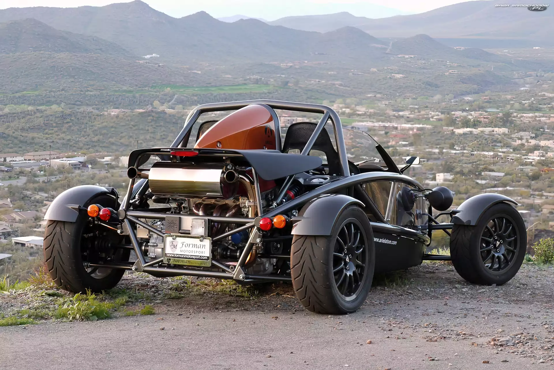 Tłumik, Góry, Ariel Atom, Widok