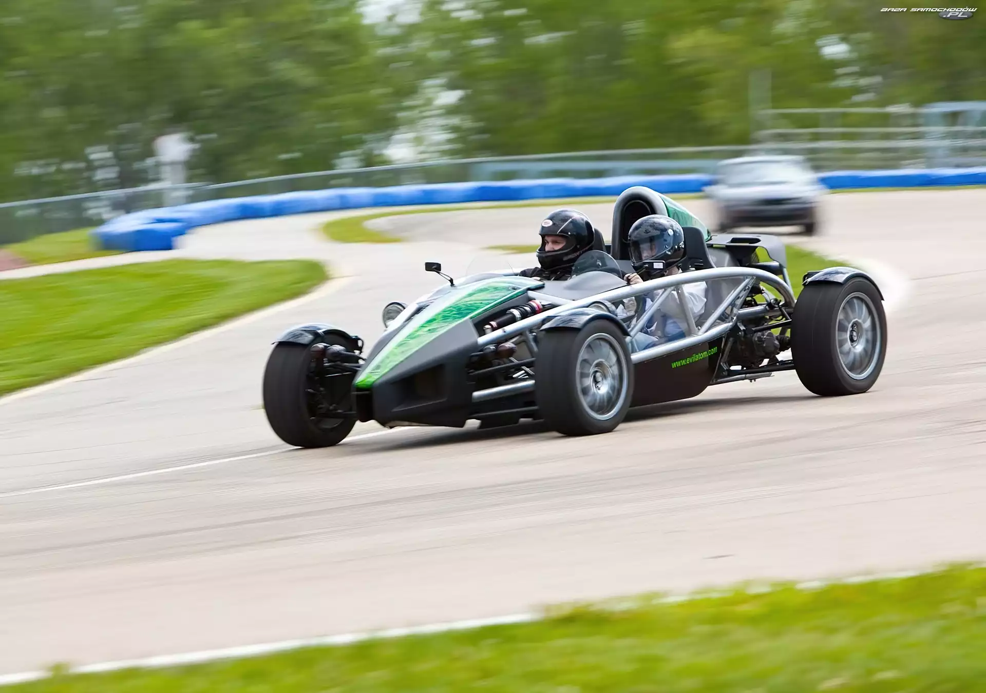 Ariel Atom, Tor, Kask, Sport