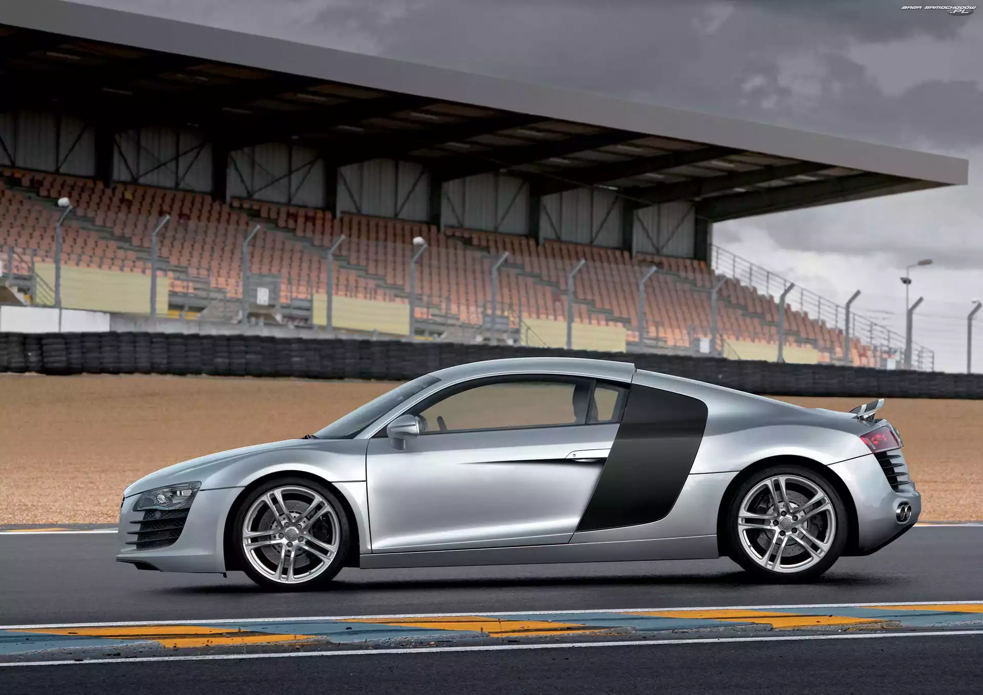 Tor, Audi R8, Trybuny