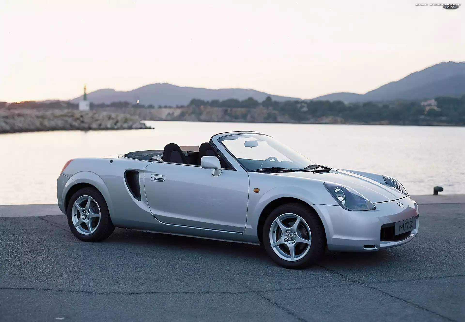 Roadster, Toyota MR 2