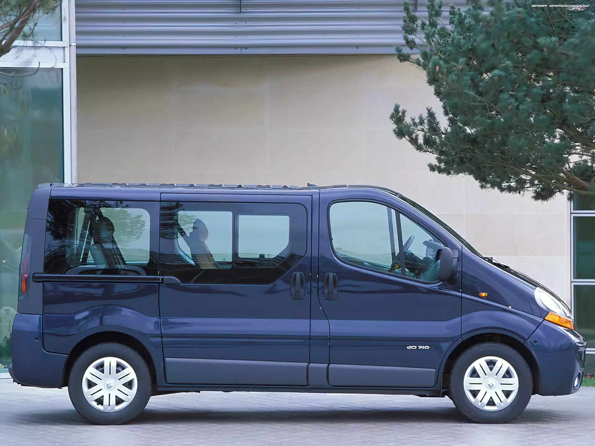 Niebieski, Renault Trafic