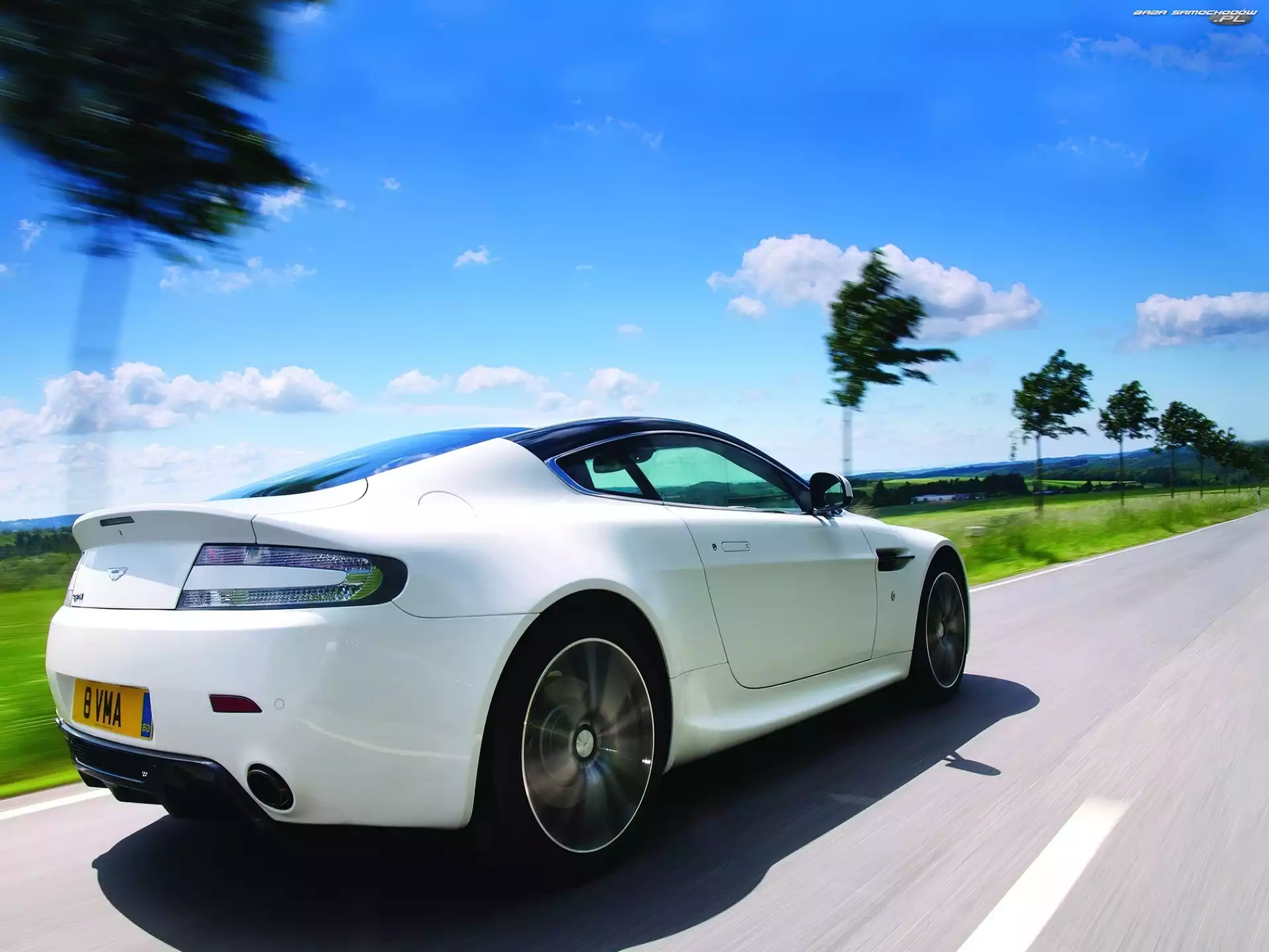 Trakcyjne, Aston Martin V8 Vantage, Właściwości