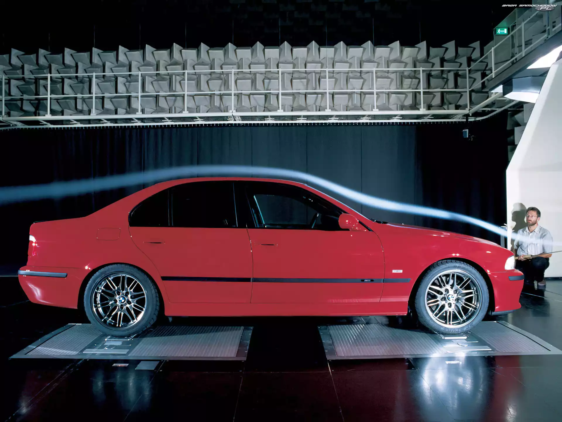 Tunel Aerodynamiczny, Czerwone, BMW 5