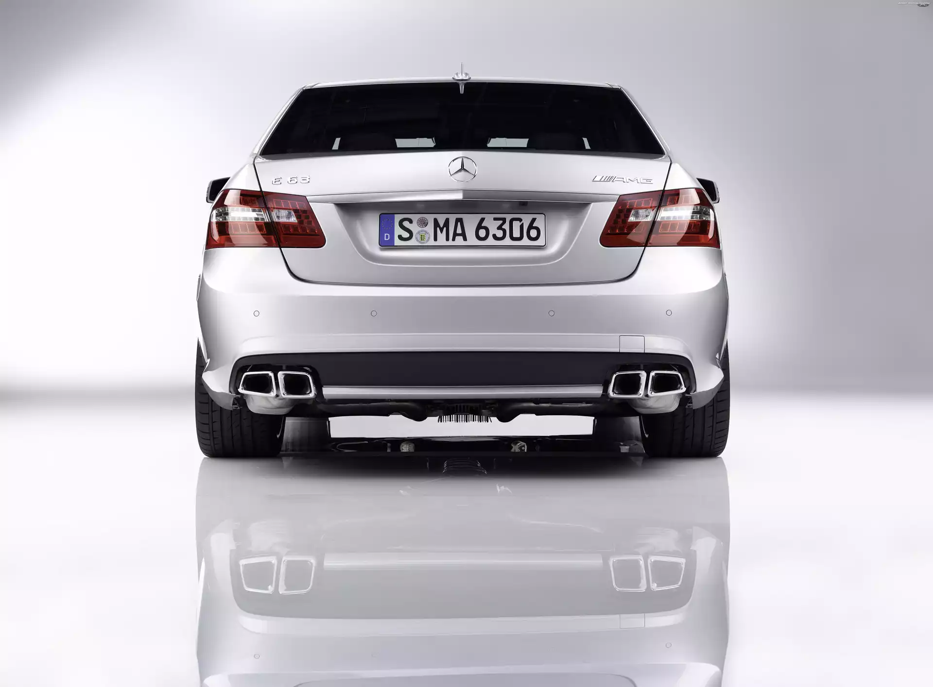 Tył, Mercedes Benz E63, Lampy