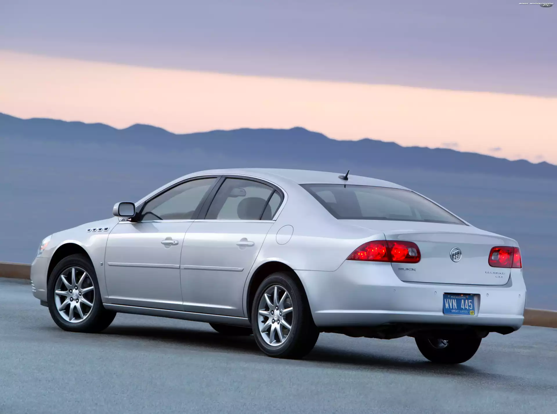 Tył, Buick Lucerne Super, Lampy