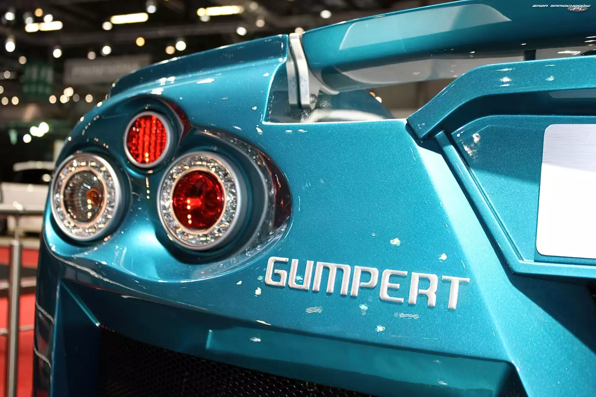 Tylna, Gumpert Apollo, Lampa
