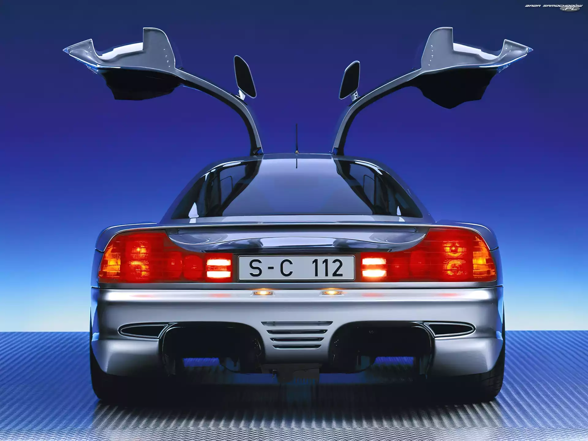 Mercedes C112, Tylne, Dyfuzor, Lampy