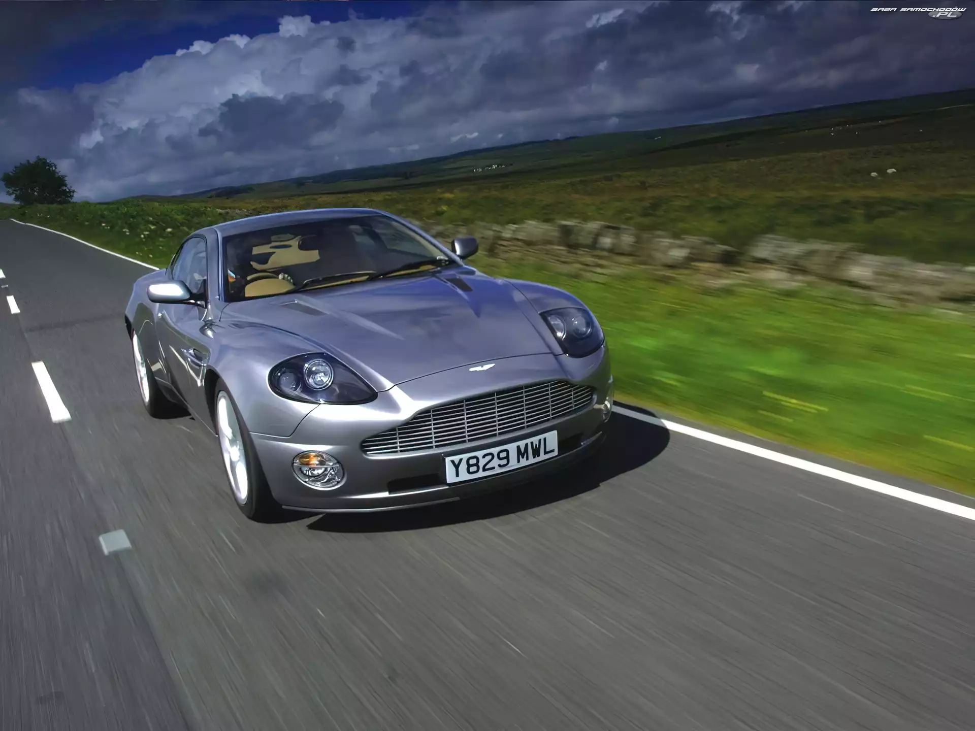 V12 Vanquish, Srebrny, Aston Martin