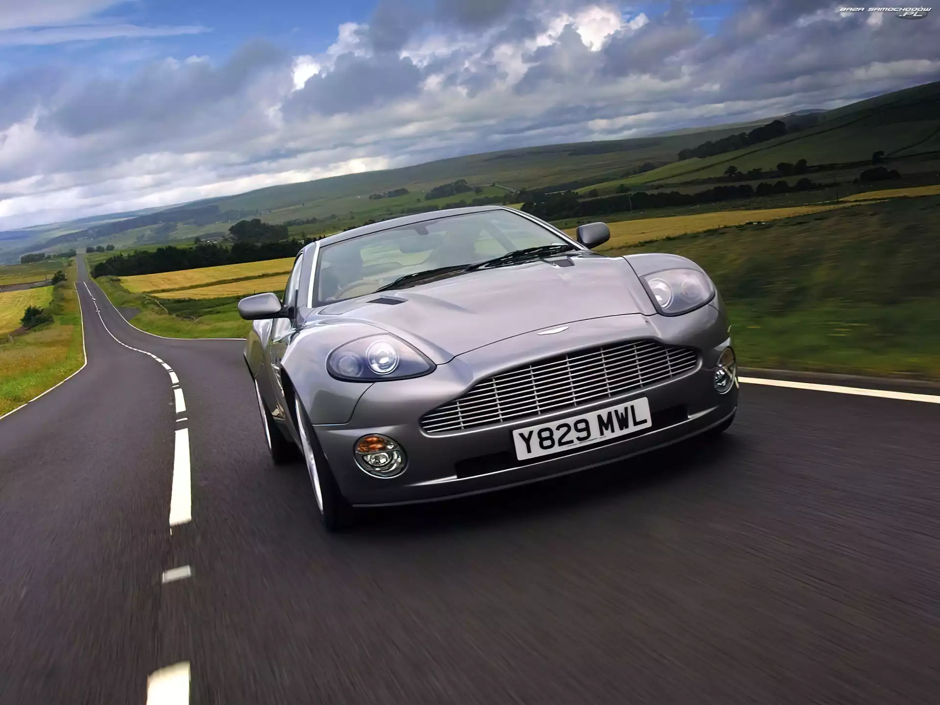 V12, Ulica, Aston Martin
