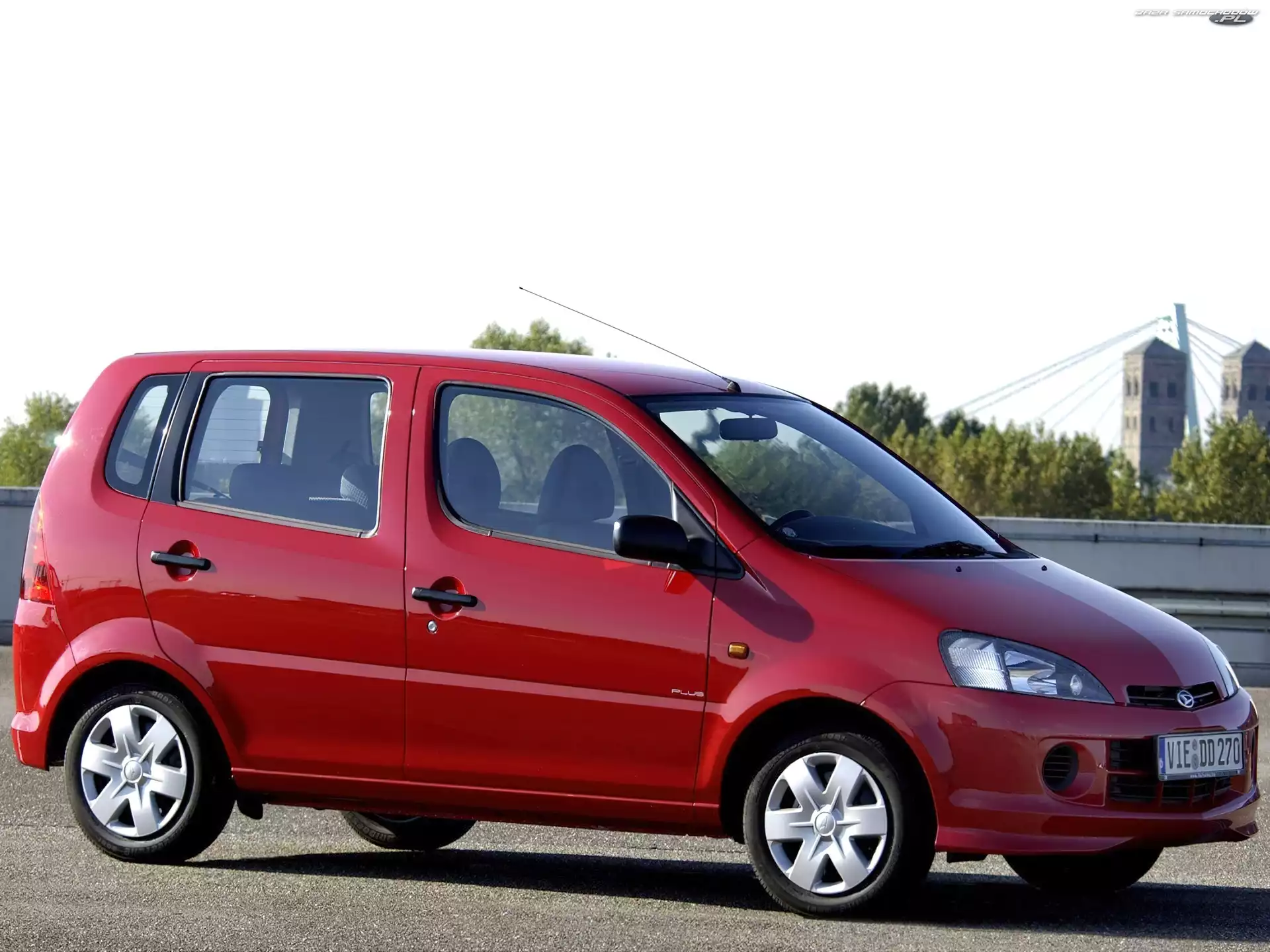 Van, Czerwone, Daihatsu YRV