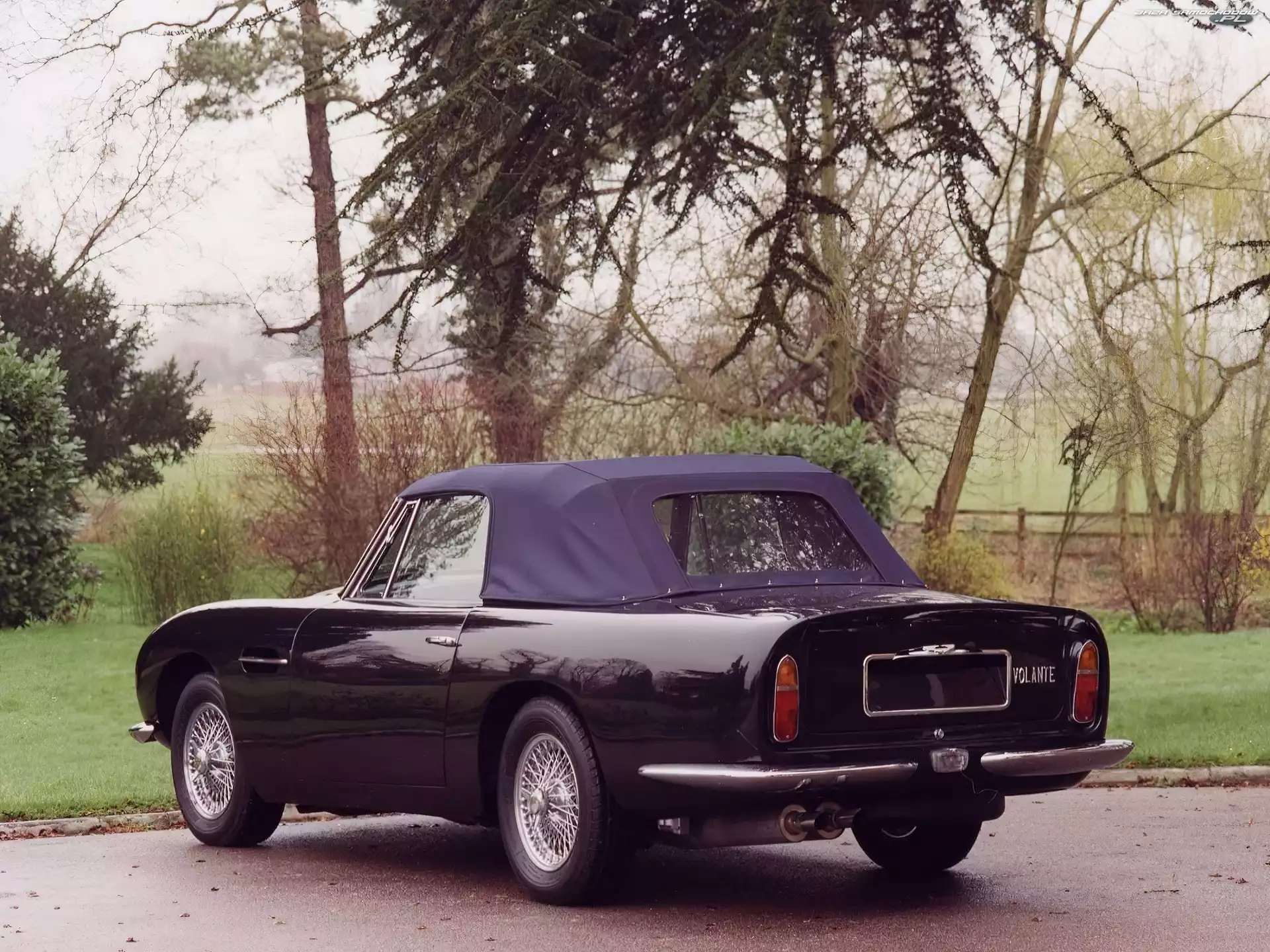 Aston Martin DB6, Volante, Zderzaki, Chromowane