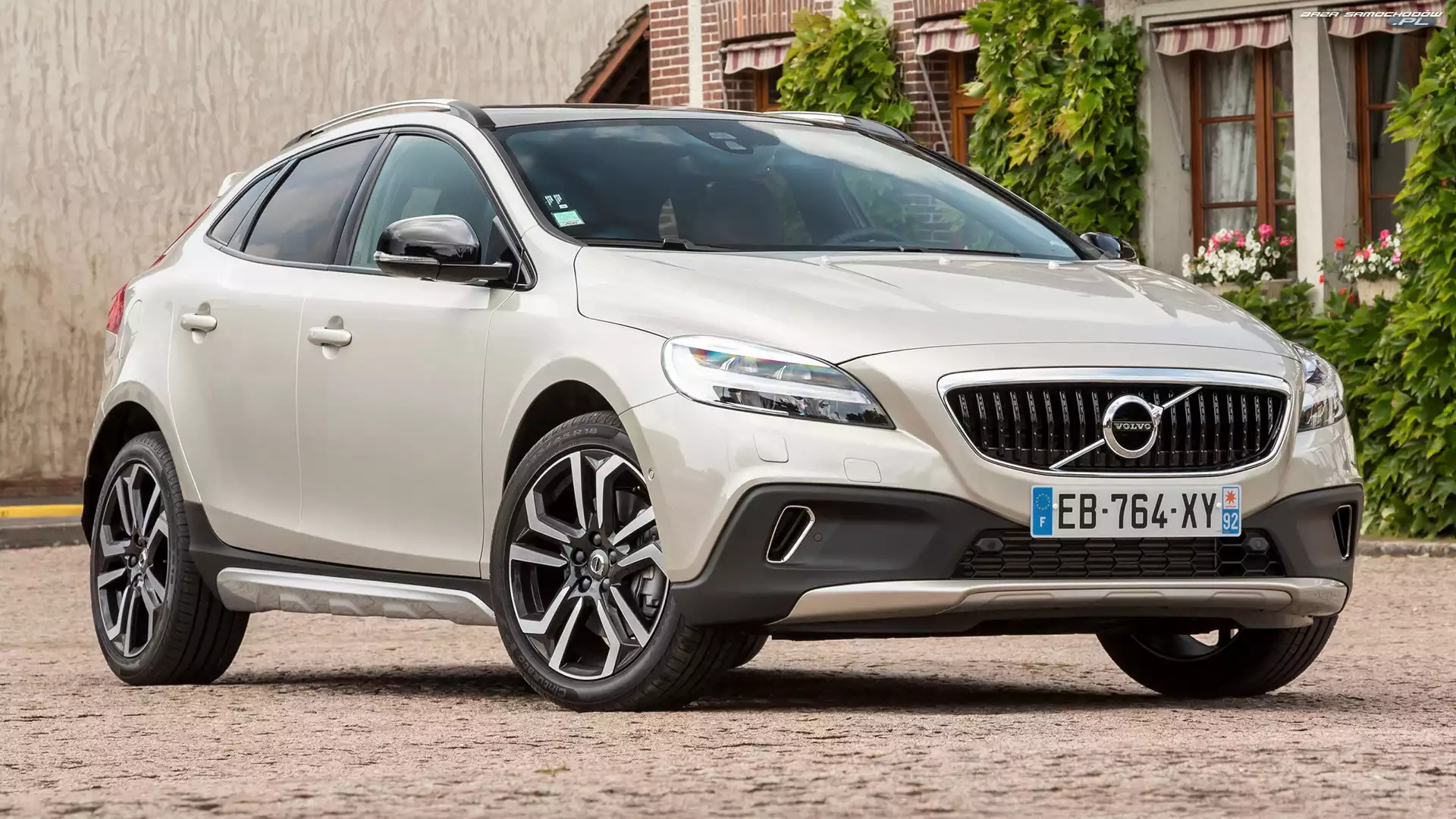 2016, Volvo V40 Cross Country