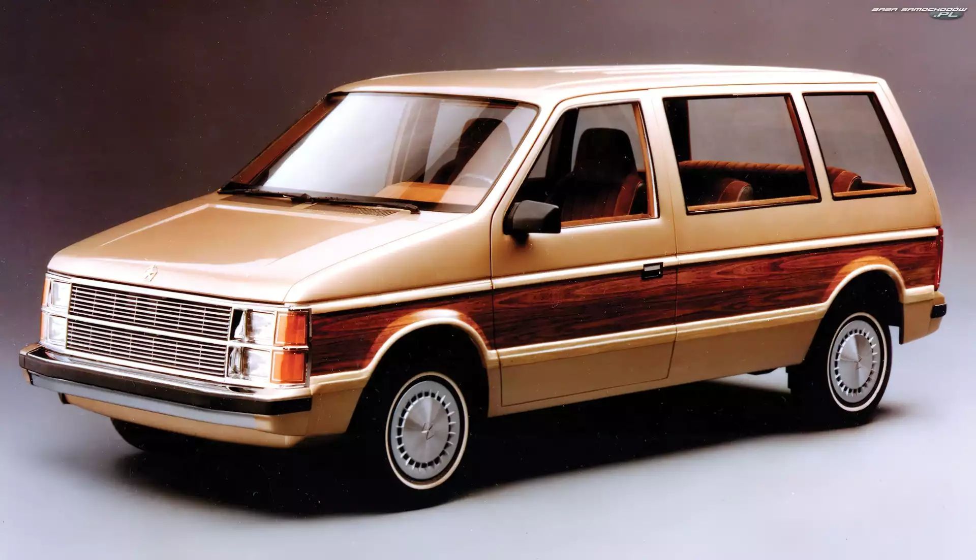 Wersja, Dodge Caravan, Pierwsza