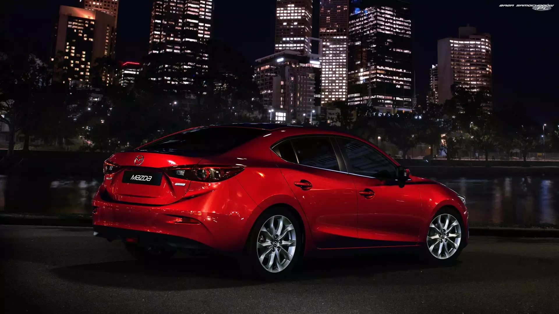 Wieżowce, Mazda 3, Miasto
